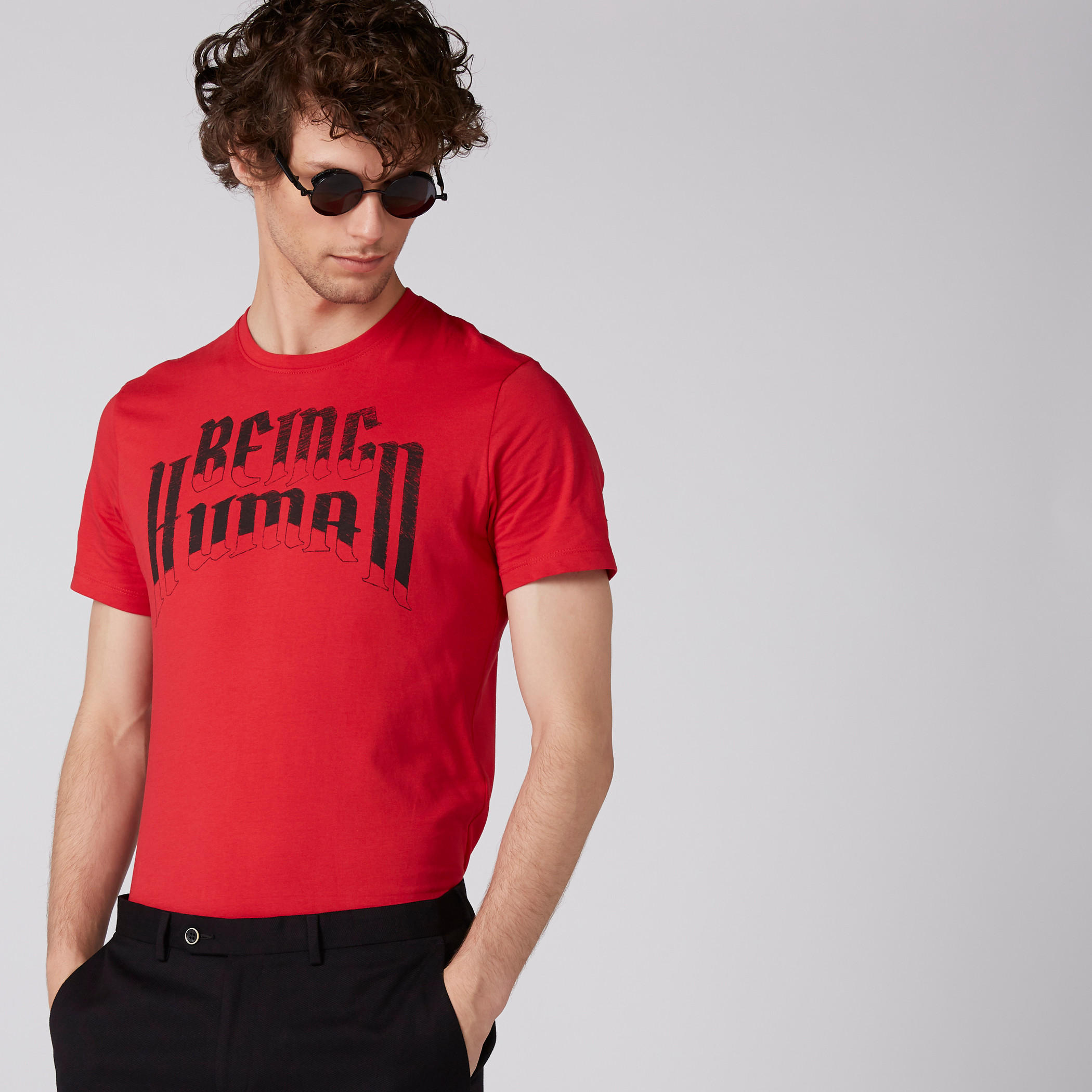 تيشيرت بطبعات وياقة ضيقة وأكمام قصيرة من بيينج هيومان-men-clothing-tshirtsandpolos-tshirts-image-2