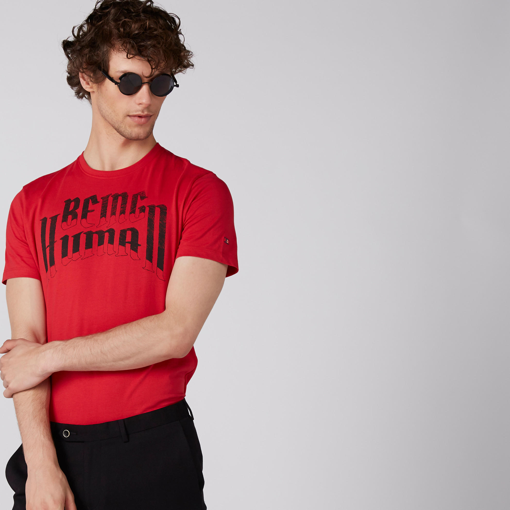 تيشيرت بطبعات وياقة ضيقة وأكمام قصيرة من بيينج هيومان-men-clothing-tshirtsandpolos-tshirts-image-3