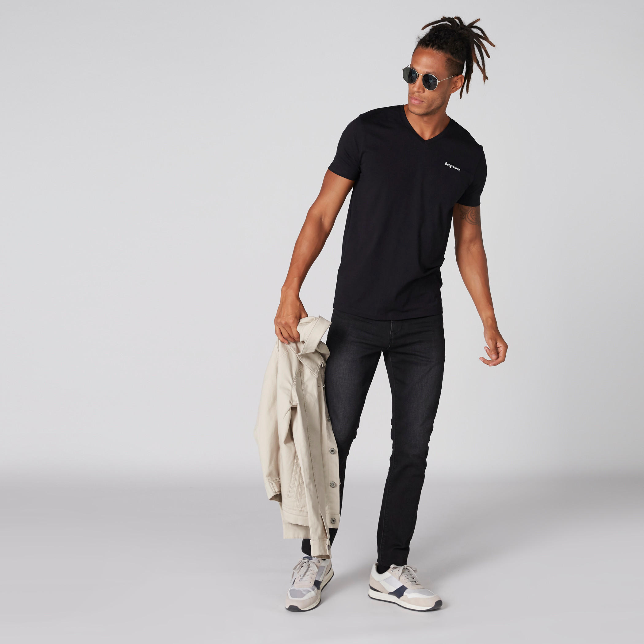 تيشيرت بياقة V وأكمام قصيرة من بيينج هيومان-men-clothing-tshirtsandpolos-tshirts-image-3