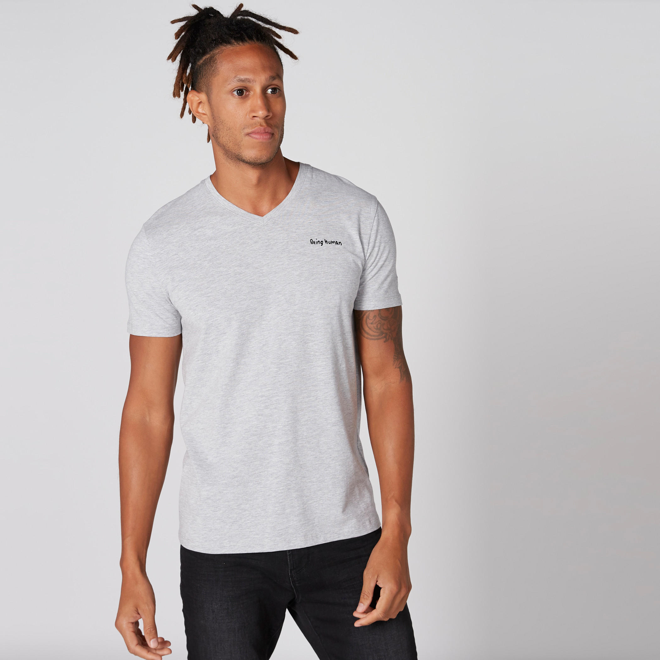 تيشيرت بياقة V وأكمام قصيرة من بيينج هيومان-men-clothing-tshirtsandpolos-tshirts-image-1