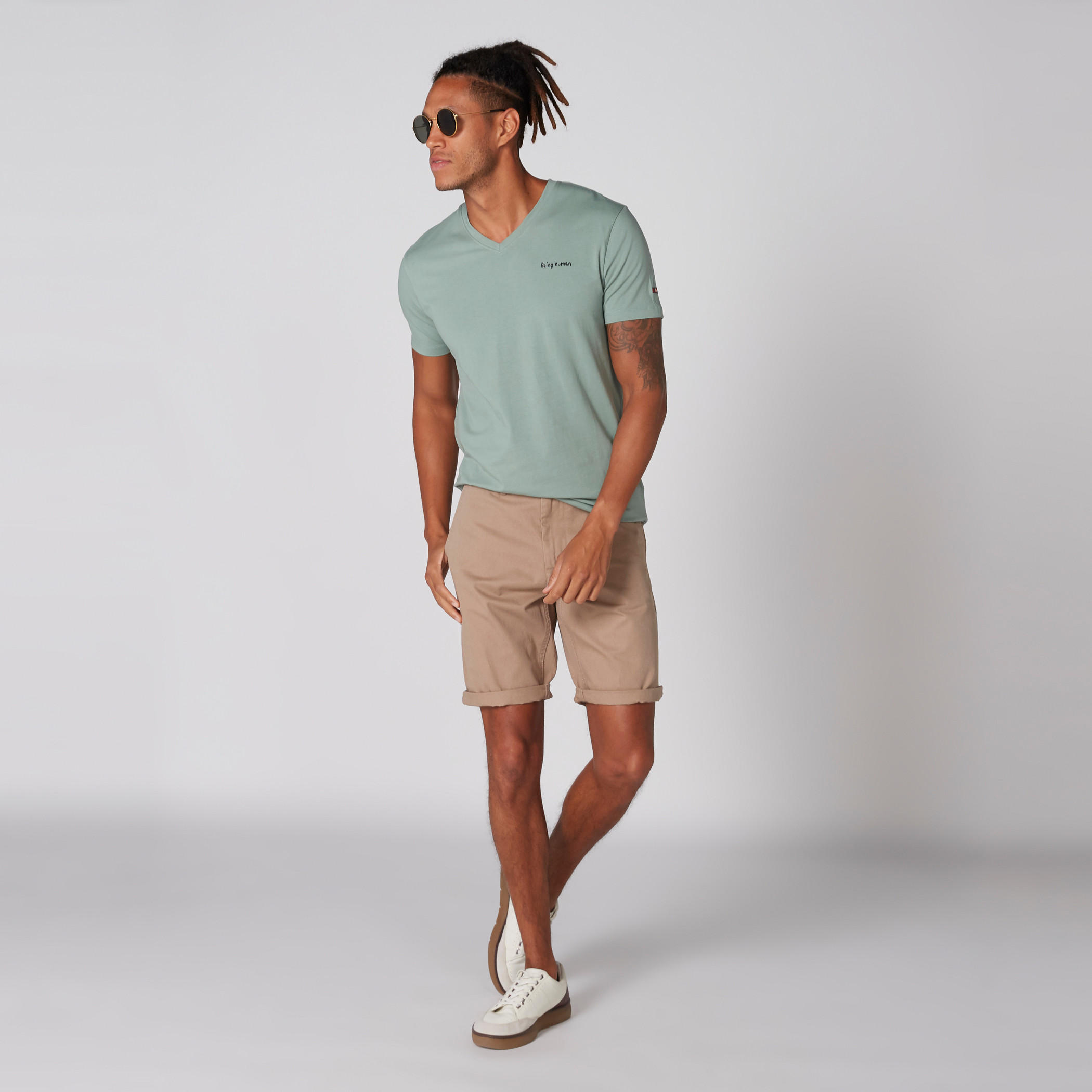 تيشيرت بياقة V وأكمام قصيرة من بيينج هيومان-men-clothing-tshirtsandpolos-tshirts-image-1