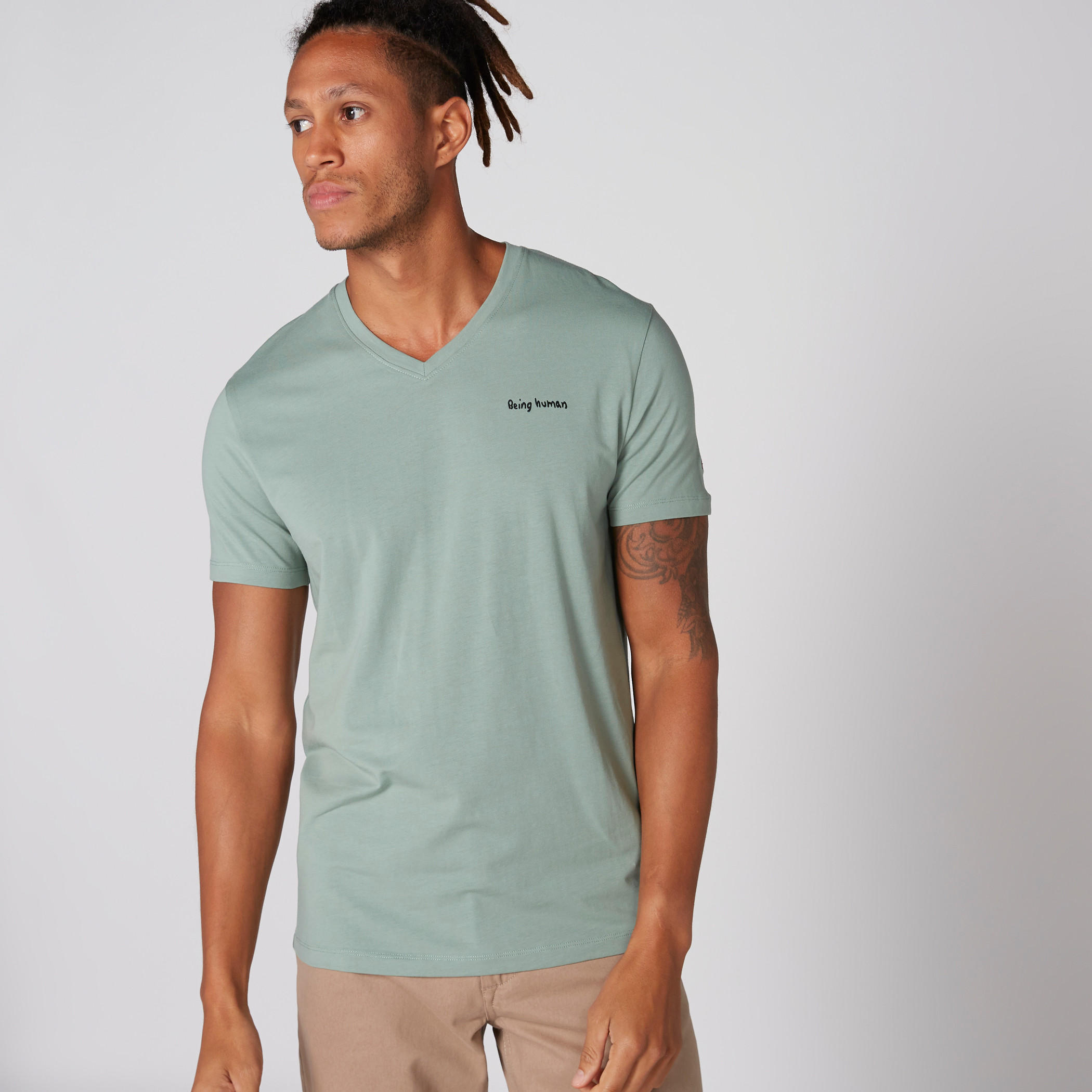 تيشيرت بياقة V وأكمام قصيرة من بيينج هيومان-men-clothing-tshirtsandpolos-tshirts-image-2