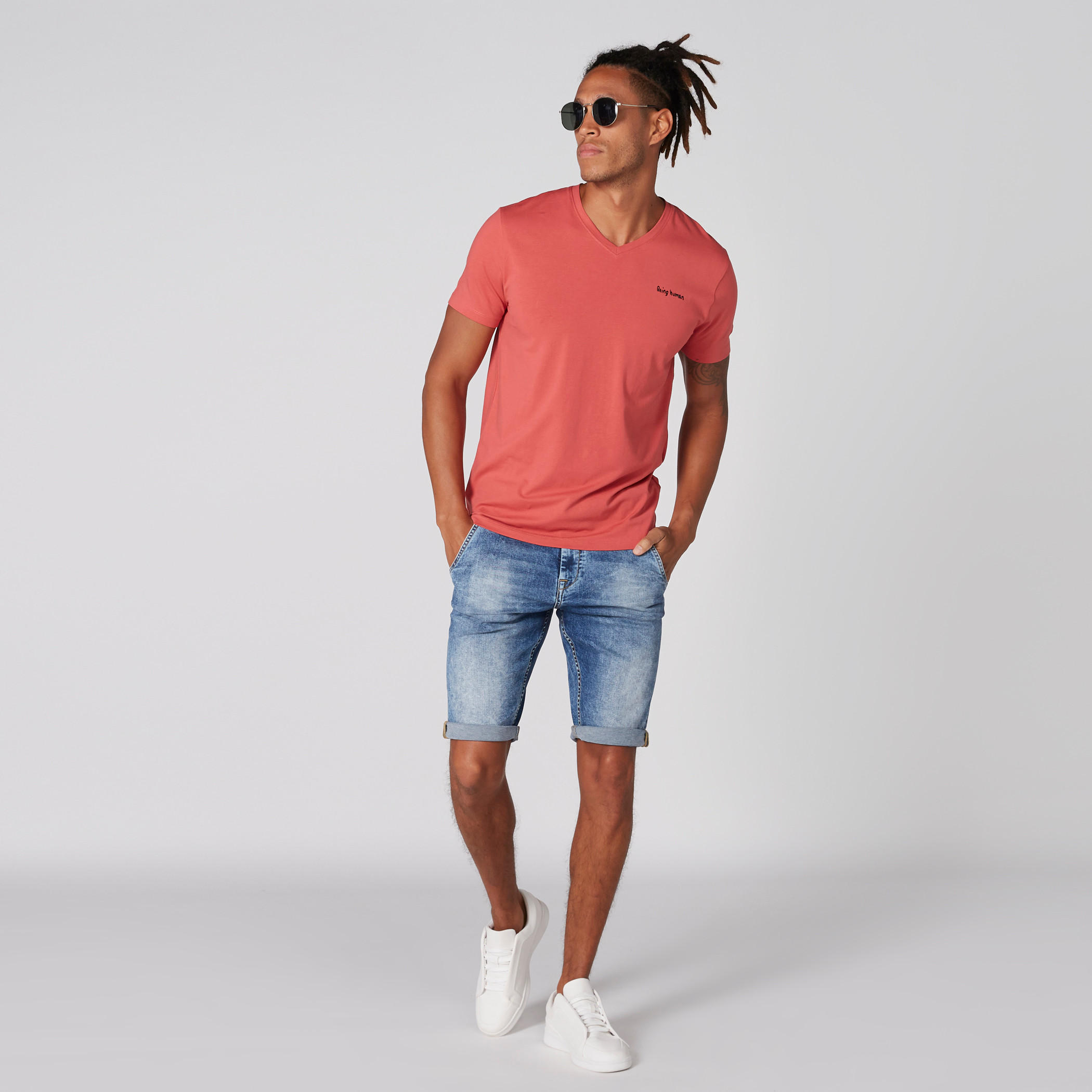 تيشيرت بياقة V وأكمام قصيرة من بيينج هيومان-men-clothing-tshirtsandpolos-tshirts-image-1