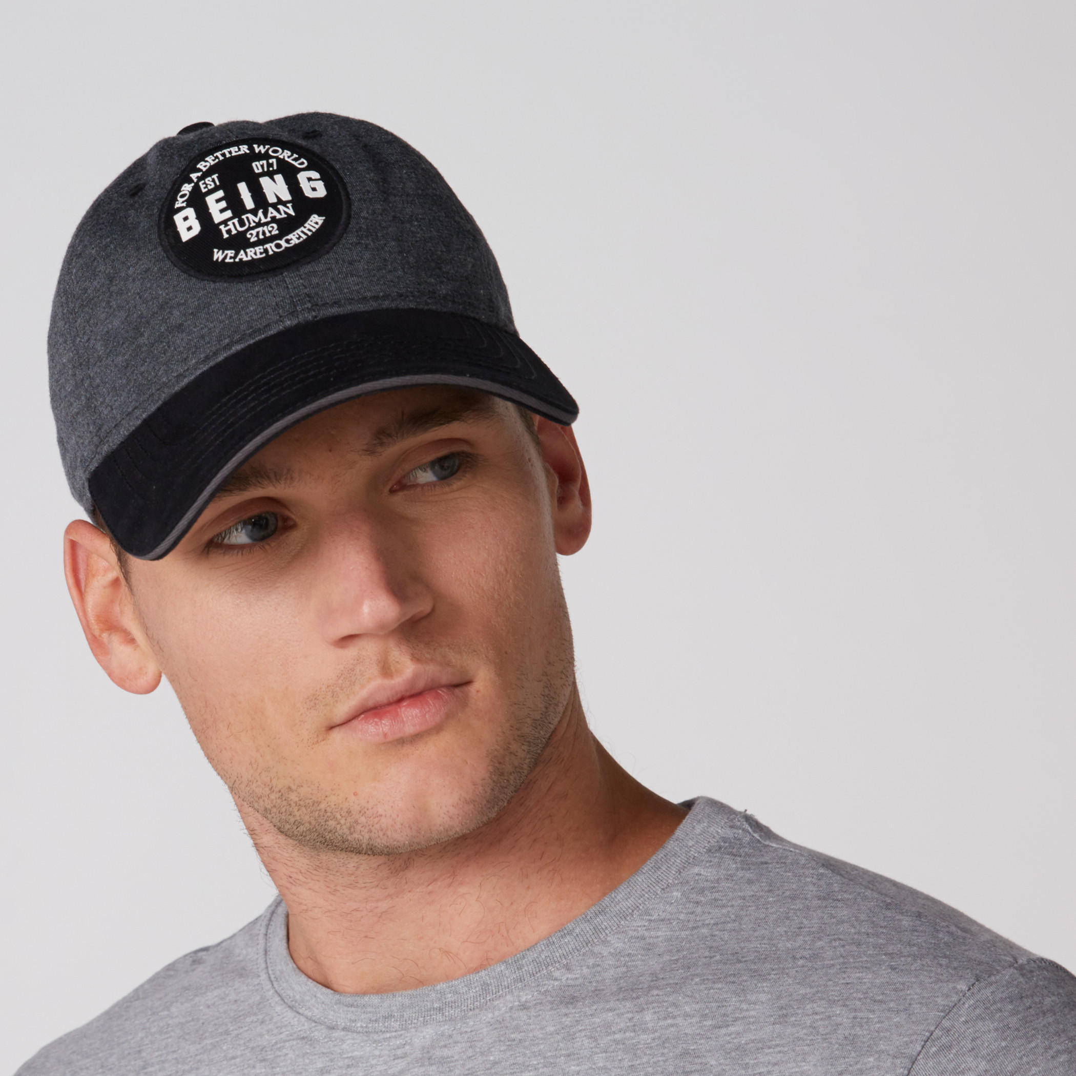 قبعة كاب مطرّزة بثنية إغلاق من بيينج هيومان-men-caps-image-2