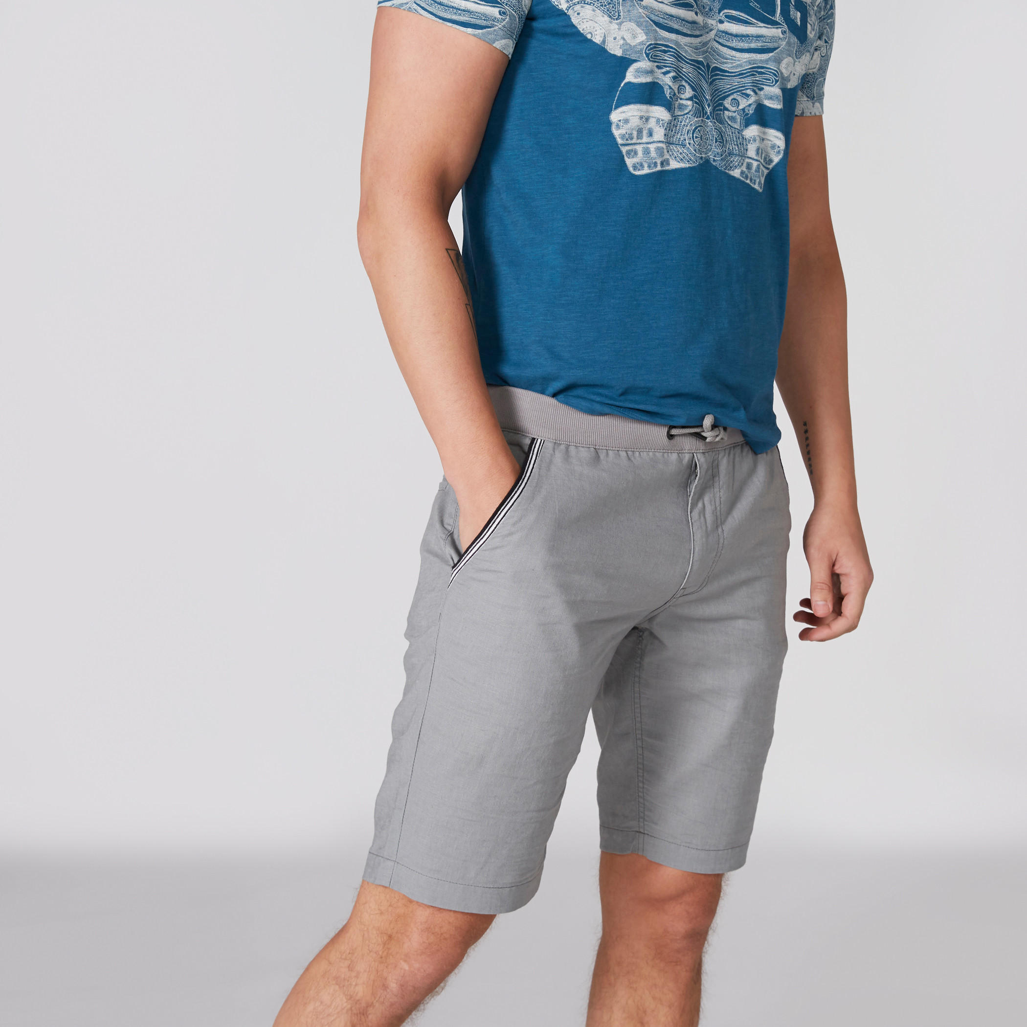 شورت بارز الملمس بجيوب من بيينج هيومان-men-clothing-bottoms-shorts-image-1