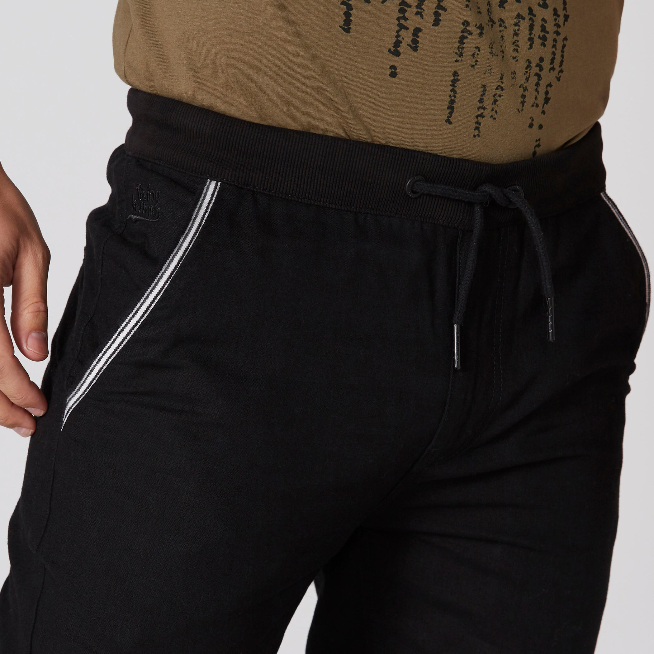بنطال رياضي بخصر مطّاطي وجيوب من بيينج هيومان-men-clothing-bottoms-joggers-image-4