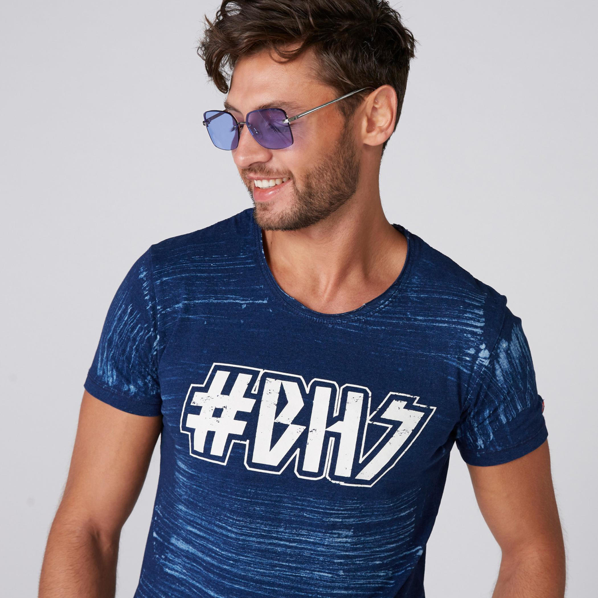 تيشيرت بياقة مستديرة وأكمام قصيرة وطبعات بيينج هيومان-men-clothing-tshirtsandpolos-tshirts-image-1