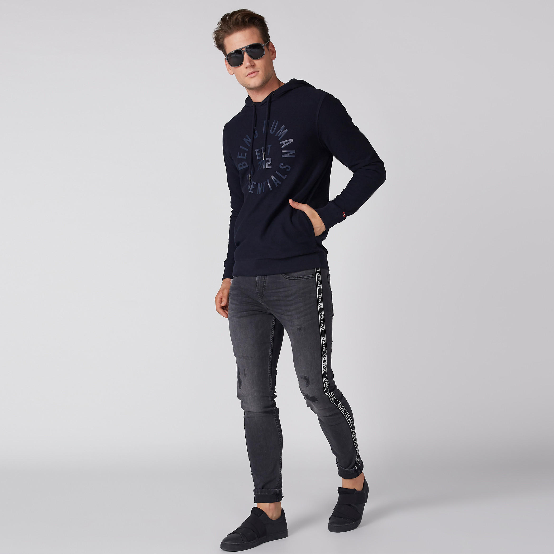 سويت شيرت بأكمام طويلة وقبعة وطبعات بيينج هيومان-men-winterwear-hoodiesandsweatshirts-image-5
