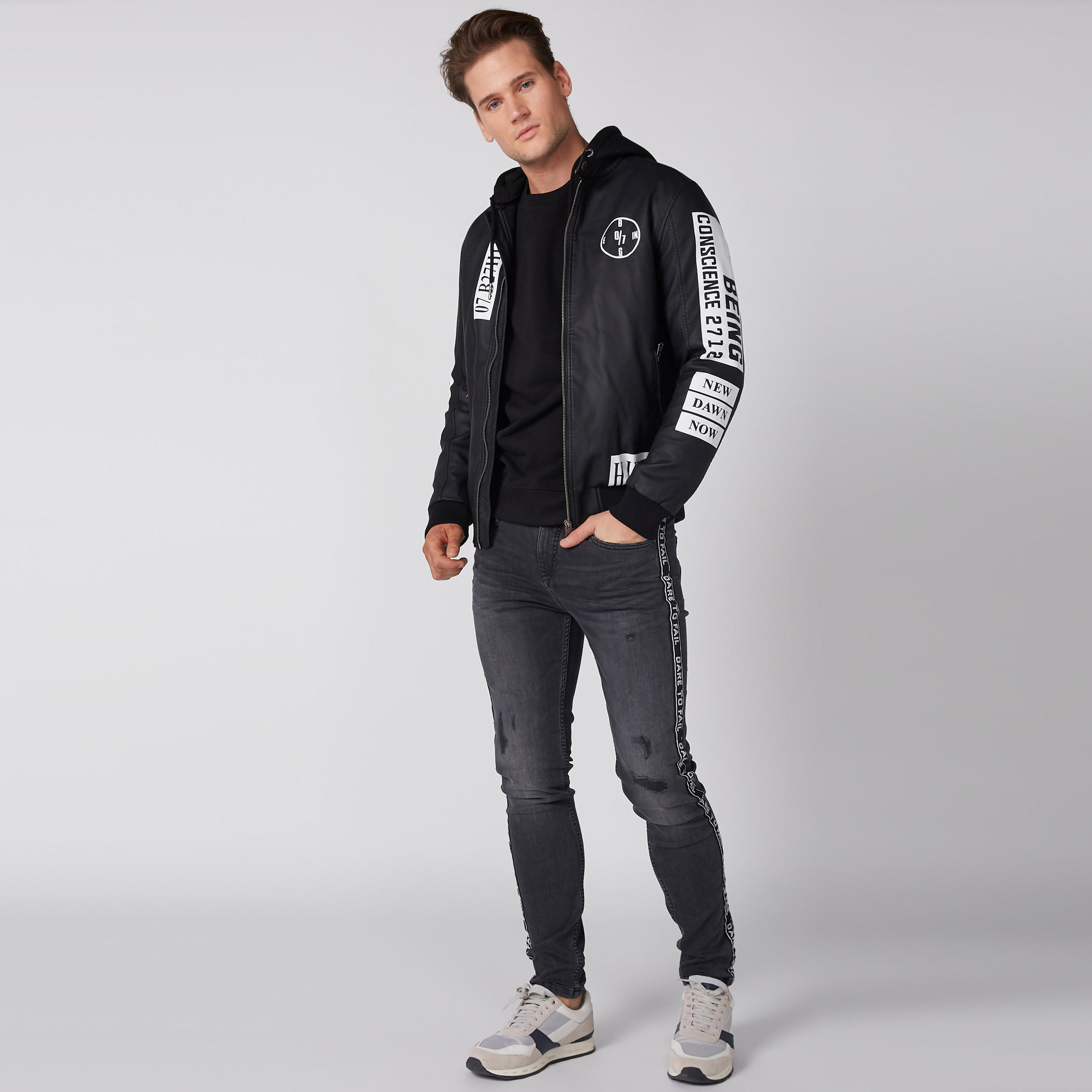 جاكيت بأكمام طويلة وسحّاب إغلاق وقبعة وطبعات بيينج هيومن-men-clothing-jacketsandblazers-jackets-image-5