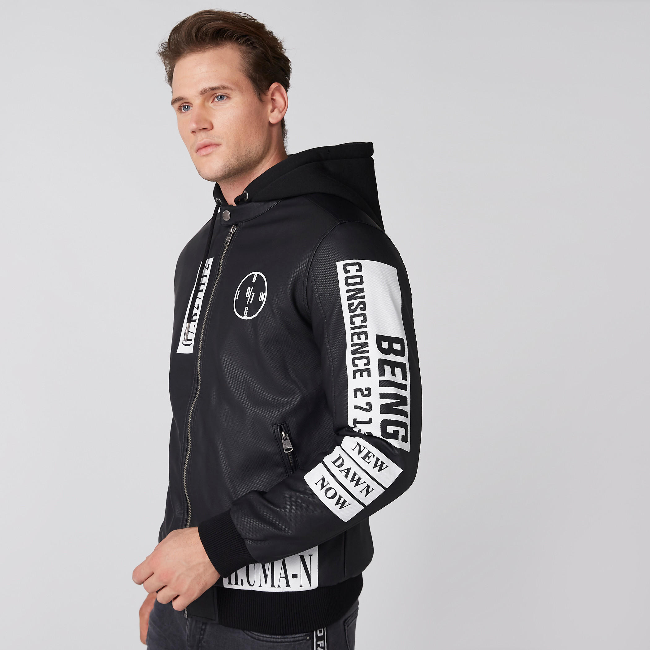 جاكيت بأكمام طويلة وسحّاب إغلاق وقبعة وطبعات بيينج هيومن-men-clothing-jacketsandblazers-jackets-image-3
