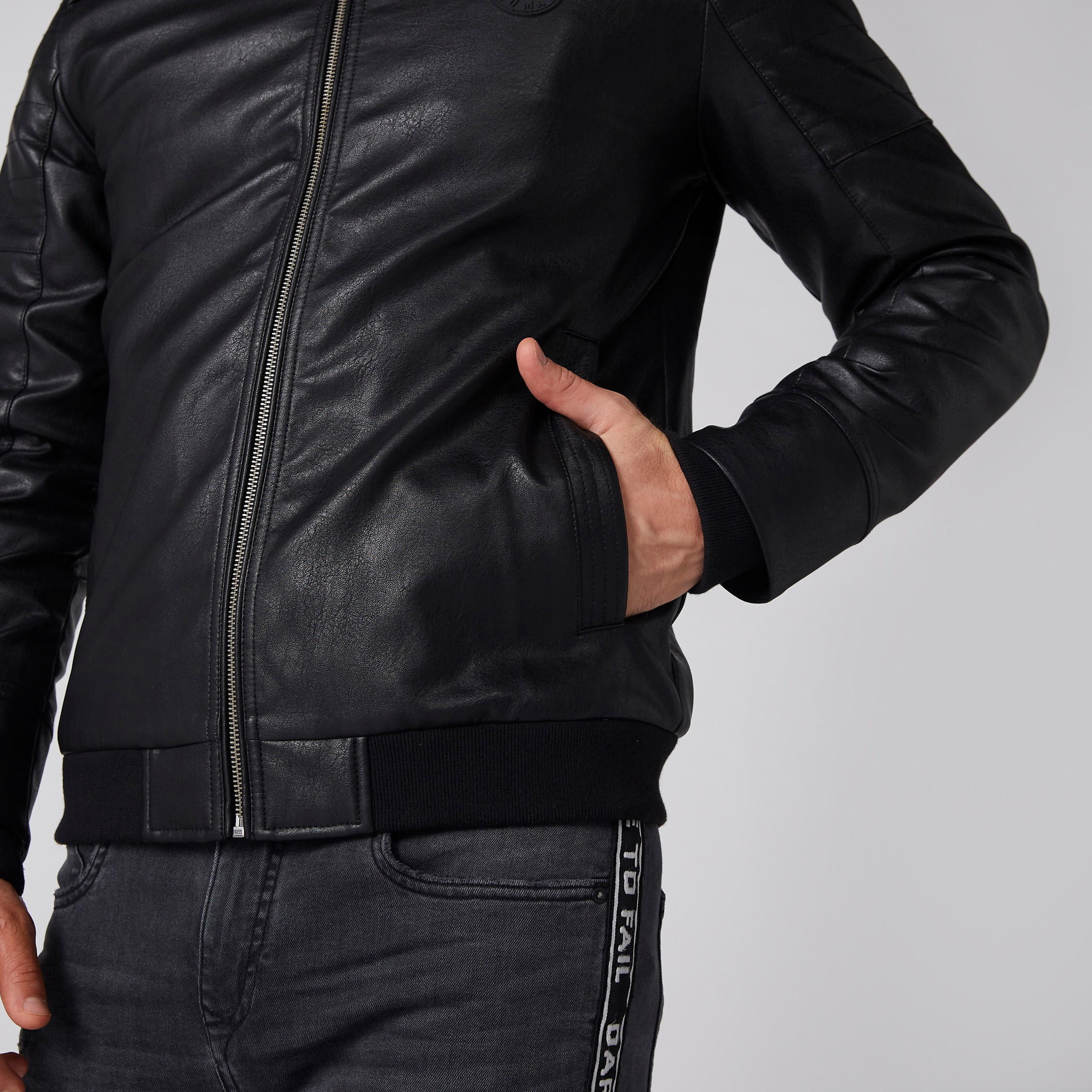 جاكيت بومبر بأكمام طويلة وسحاب إغلاق وقبعة من بيينج هيومن-men-clothing-jacketsandblazers-jackets-image-4