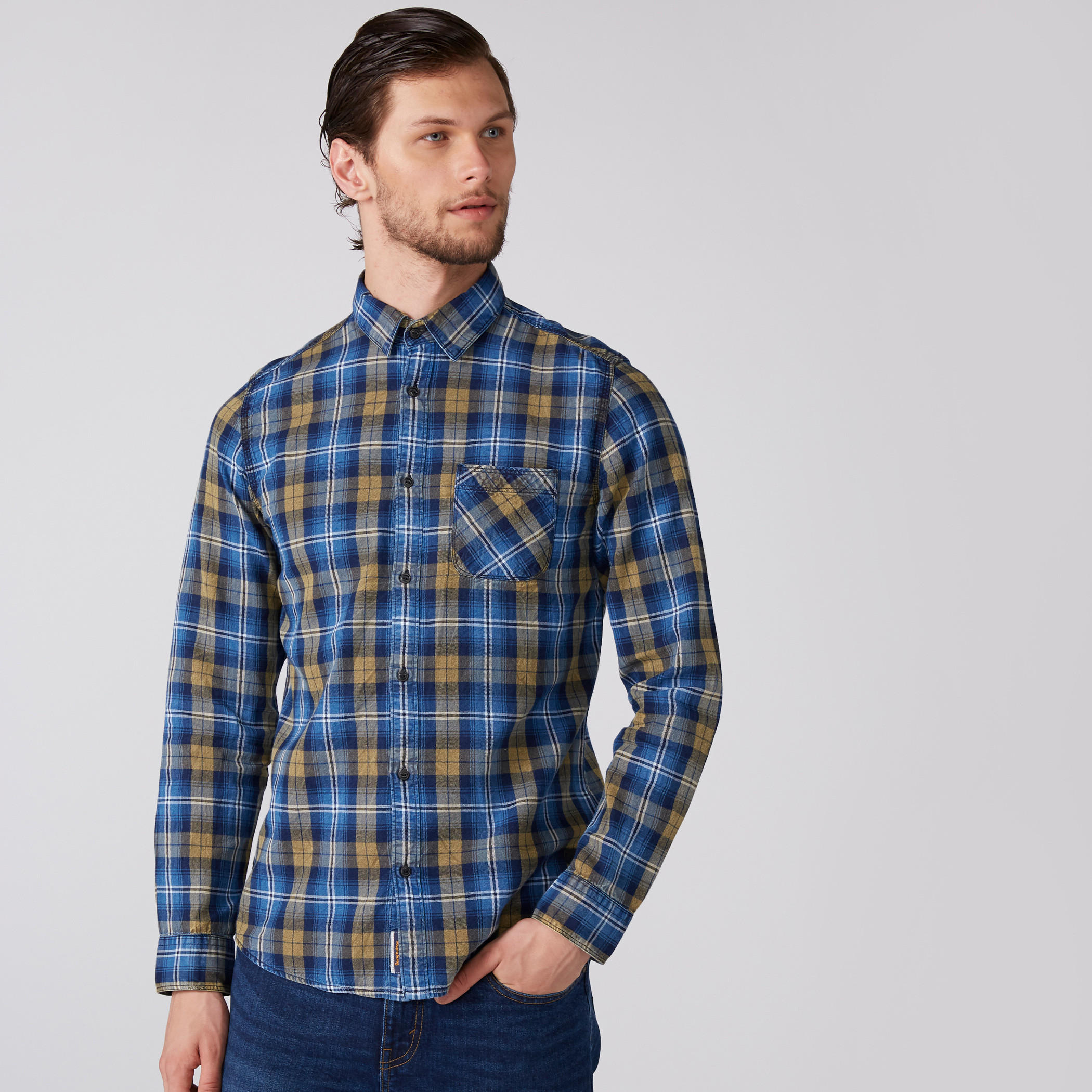 قميص كاروهات بأكمام طويلة وأزرار من بيينج هيومان-men-clothing-shirts-image-3