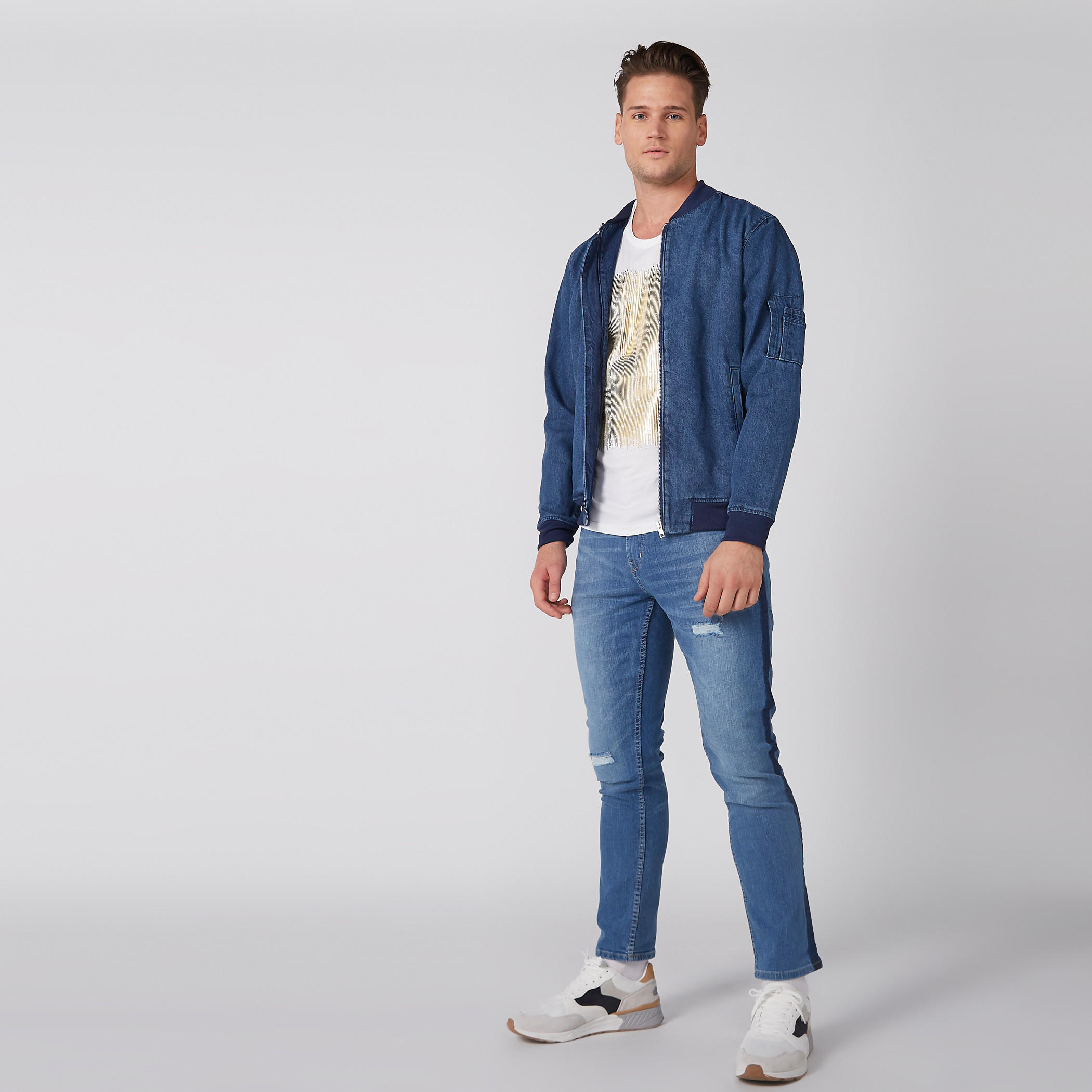 تيشيرت بطبعات جرافيك وياقة مستديرة وأكمام قصيرة من بيينج هيومن-men-clothing-tshirtsandpolos-tshirts-image-2