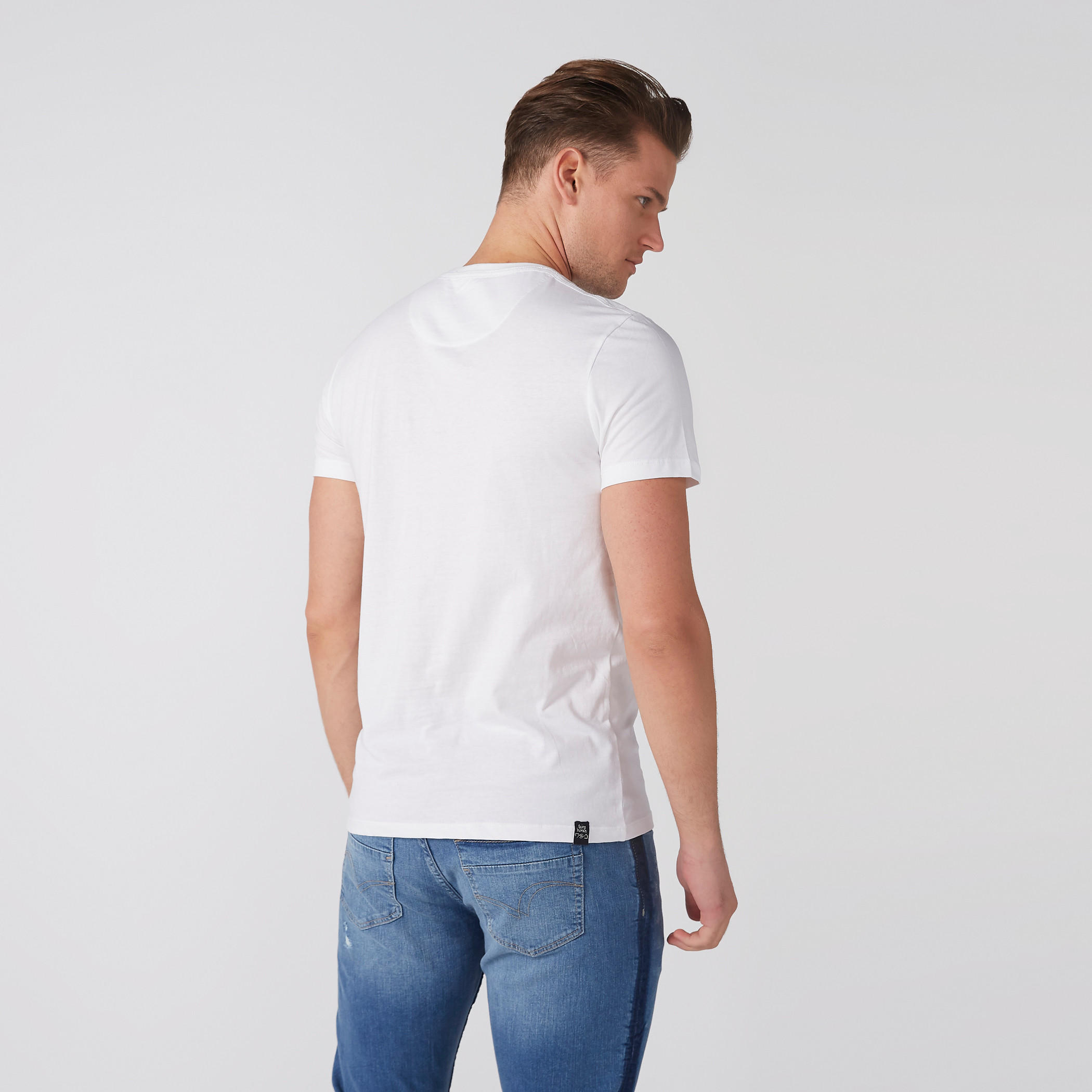تيشيرت بطبعات جرافيك وياقة مستديرة وأكمام قصيرة من بيينج هيومن-men-clothing-tshirtsandpolos-tshirts-image-3