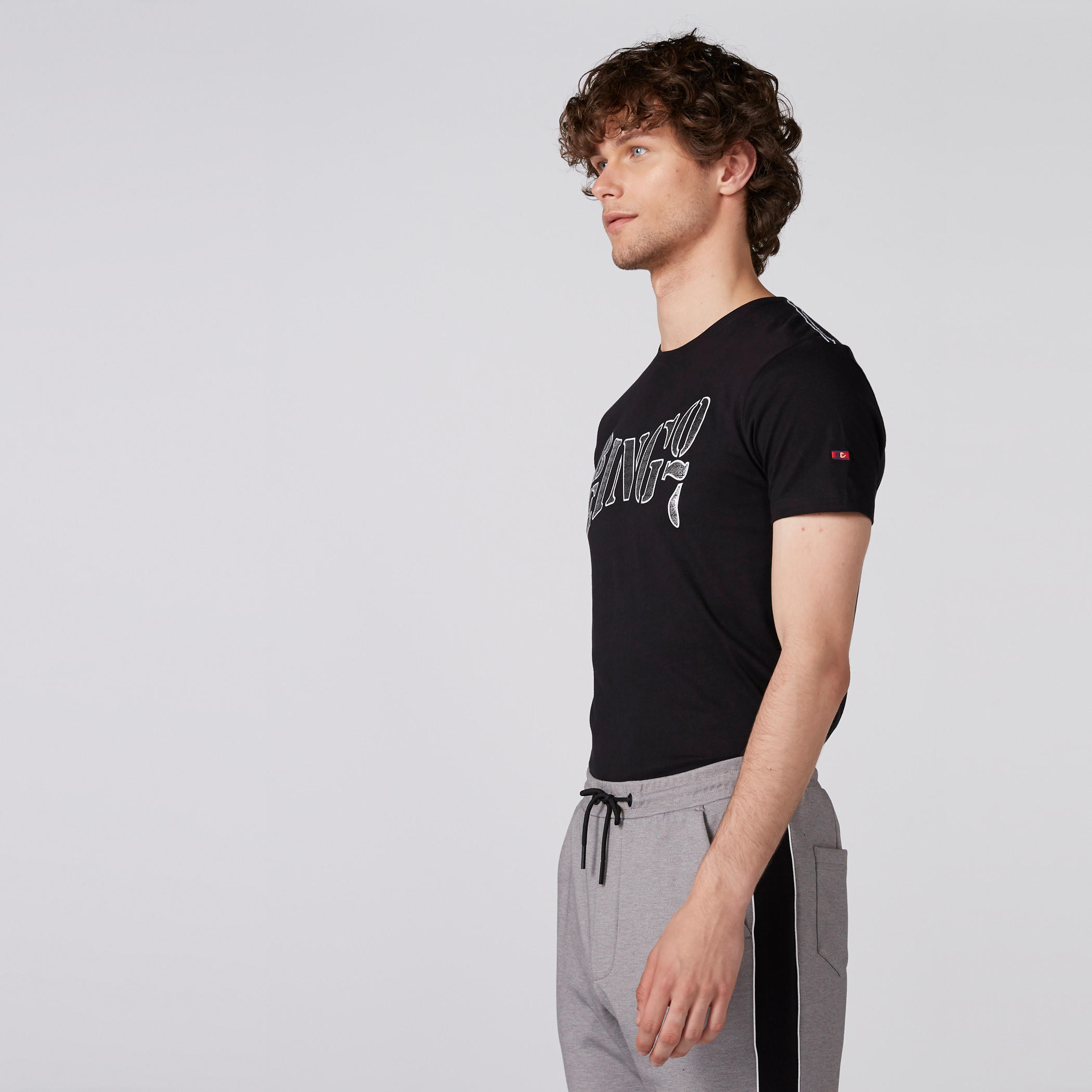 تيشيرت بطبعات وياقة ضيقة وأكمام قصيرة من بيينج هيومان-men-clothing-tshirtsandpolos-tshirts-image-4