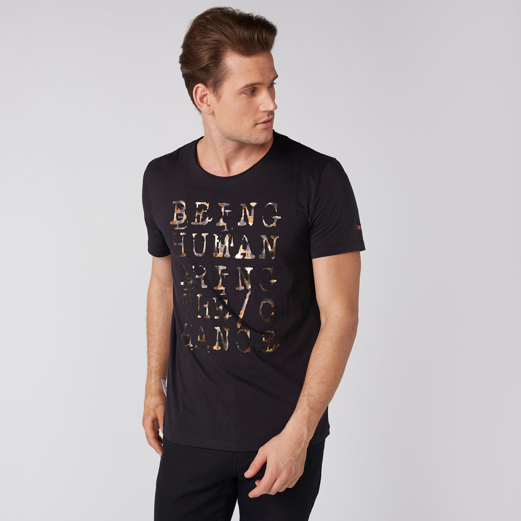 تيشيرت بياقة مستديرة وأكمام قصيرة بطبعات بيينج هيومان-men-clothing-tshirtsandpolos-tshirts-image-1