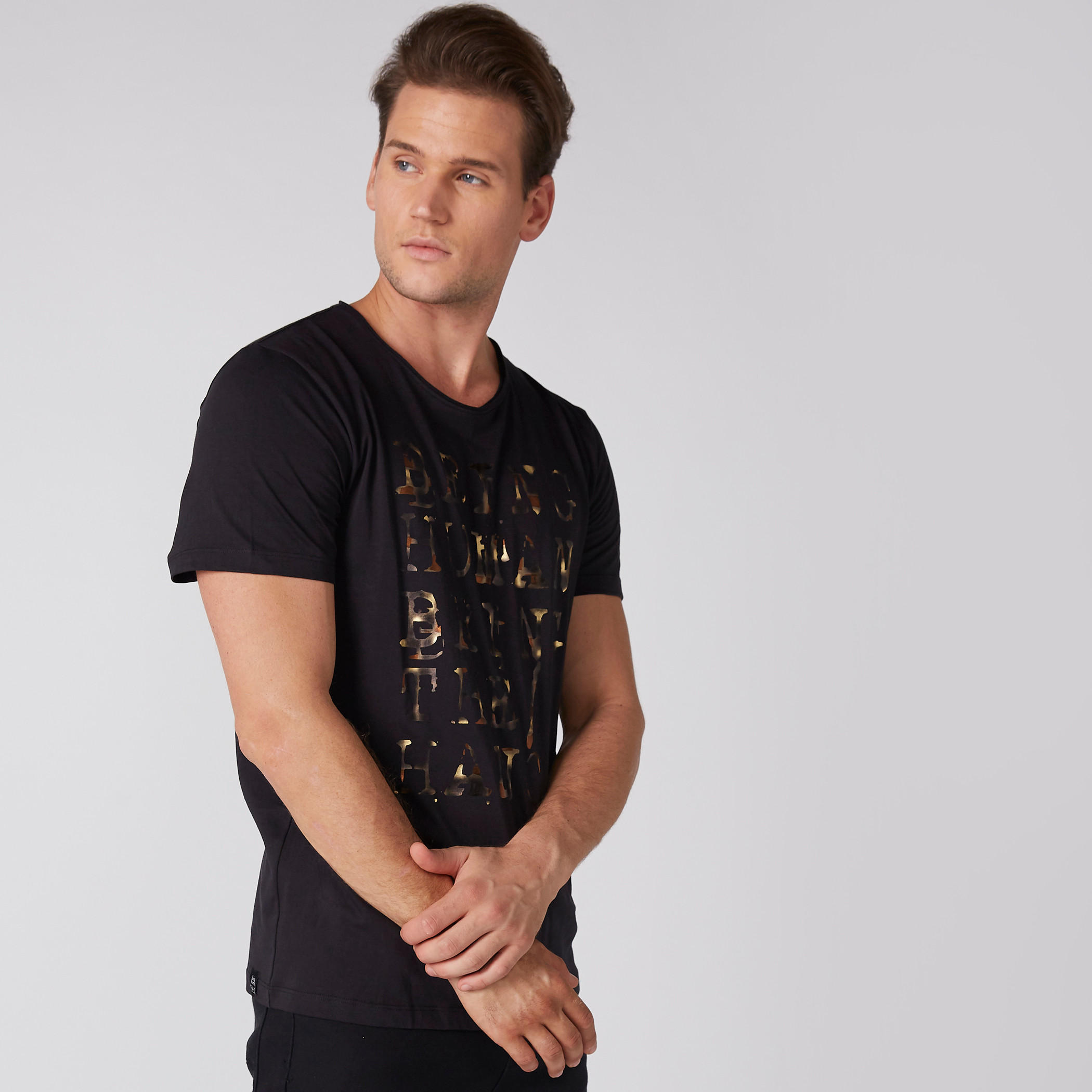 تيشيرت بياقة مستديرة وأكمام قصيرة بطبعات بيينج هيومان-men-clothing-tshirtsandpolos-tshirts-image-2