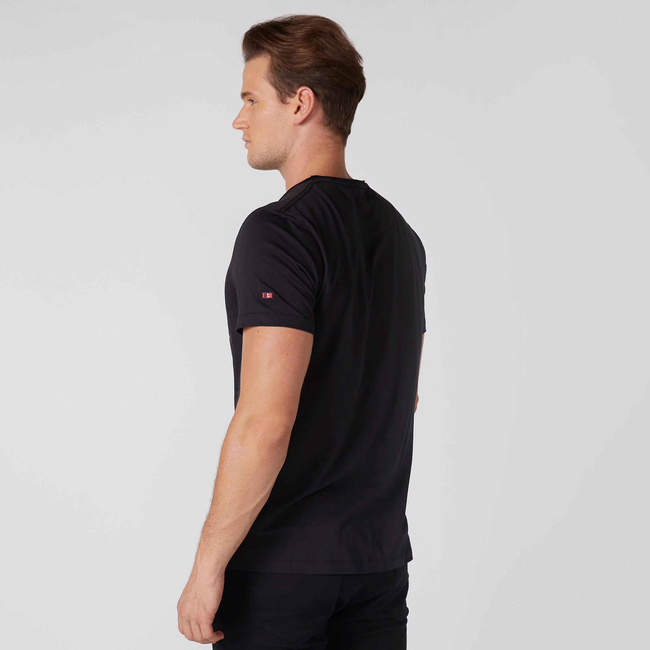 تيشيرت بياقة مستديرة وأكمام قصيرة بطبعات بيينج هيومان-men-clothing-tshirtsandpolos-tshirts-image-3