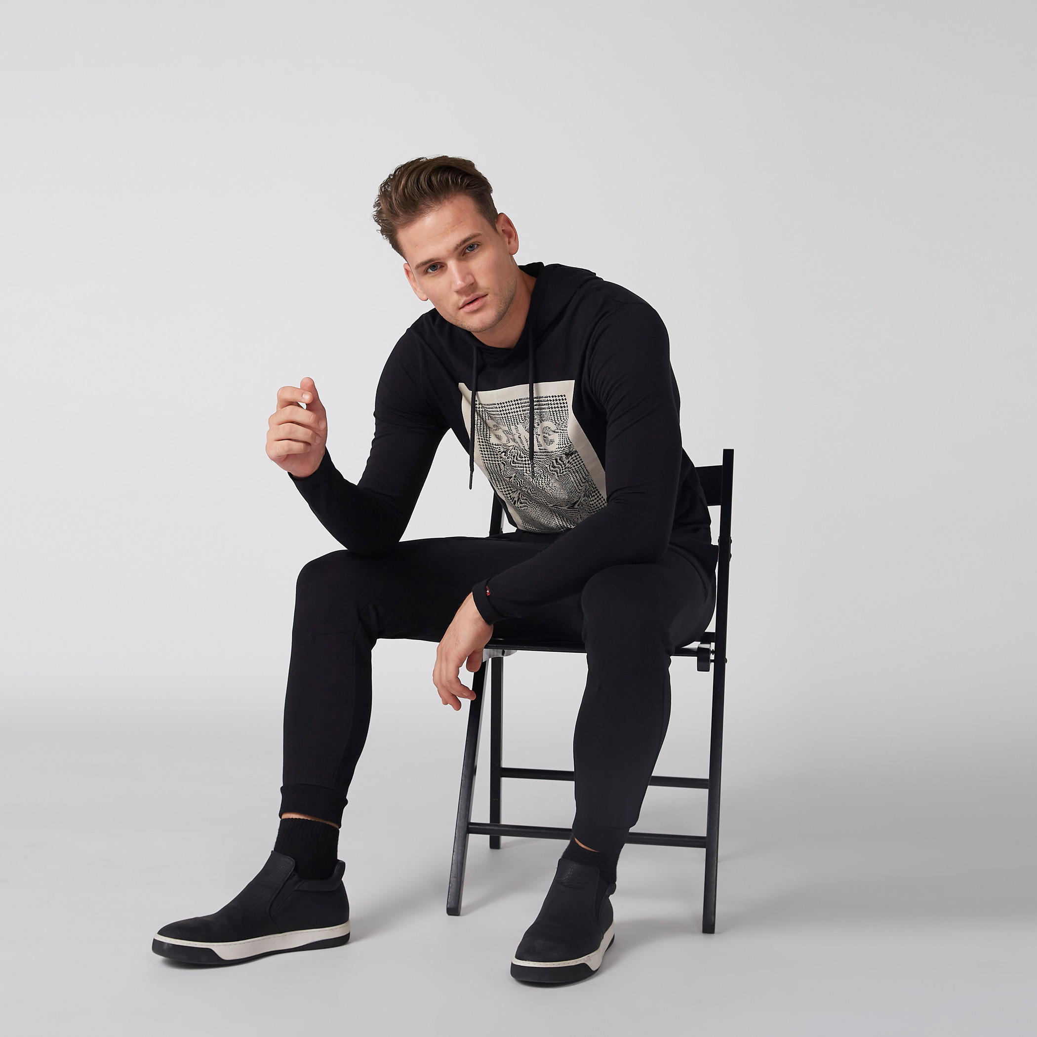 تيشيرت بطبعات وأكمام قصيرة وقبعة-men-clothing-tshirtsandpolos-tshirts-image-4