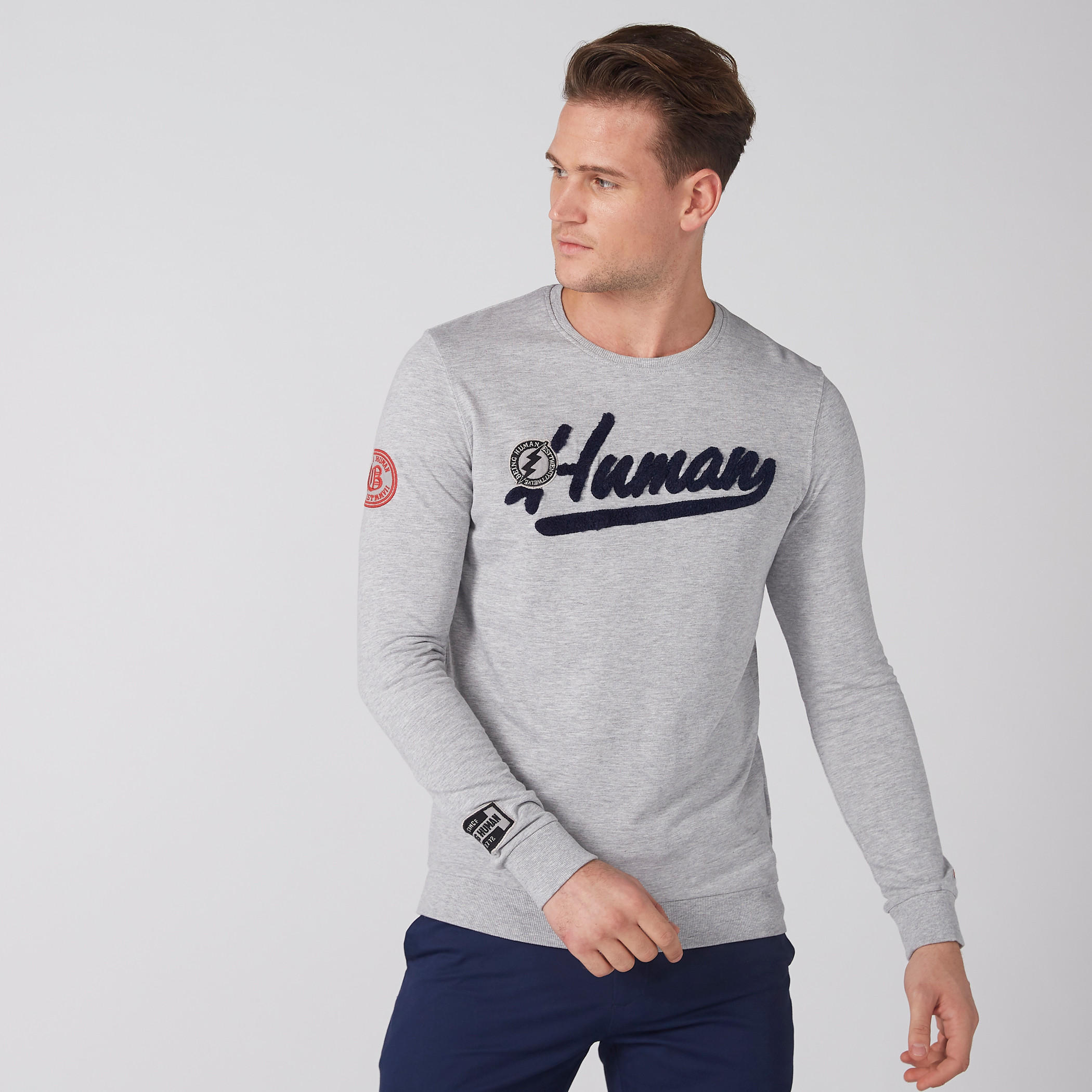 سويت شيرت مُطرّز بأكمام طويلة وياقة مستديرة من بيينج هيومان-men-winterwear-hoodiesandsweatshirts-image-1