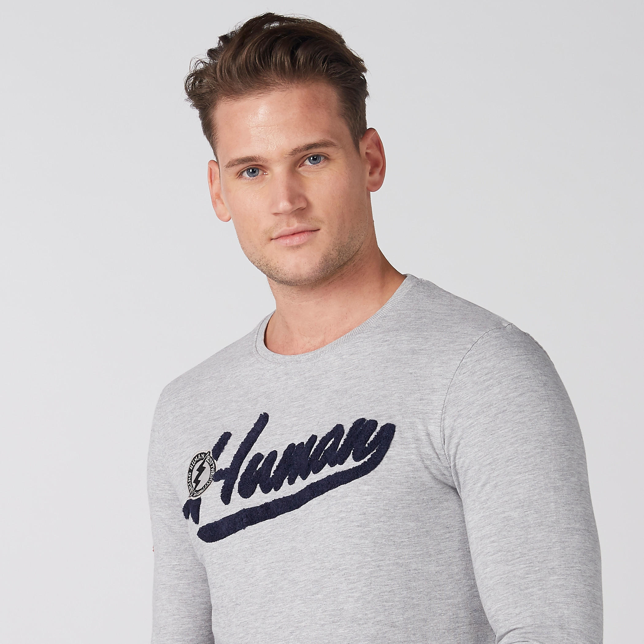 سويت شيرت مُطرّز بأكمام طويلة وياقة مستديرة من بيينج هيومان-men-winterwear-hoodiesandsweatshirts-image-2