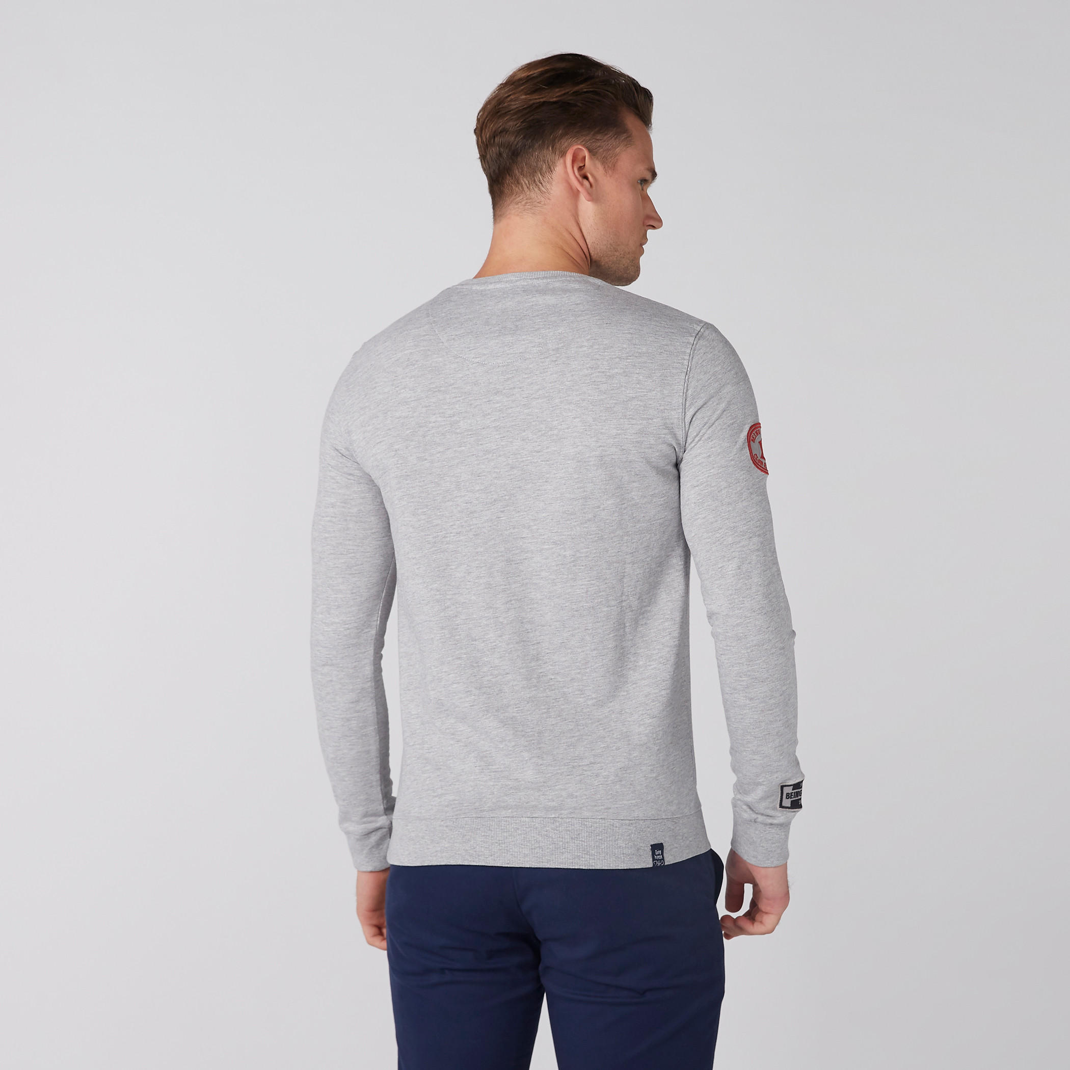 سويت شيرت مُطرّز بأكمام طويلة وياقة مستديرة من بيينج هيومان-men-winterwear-hoodiesandsweatshirts-image-4