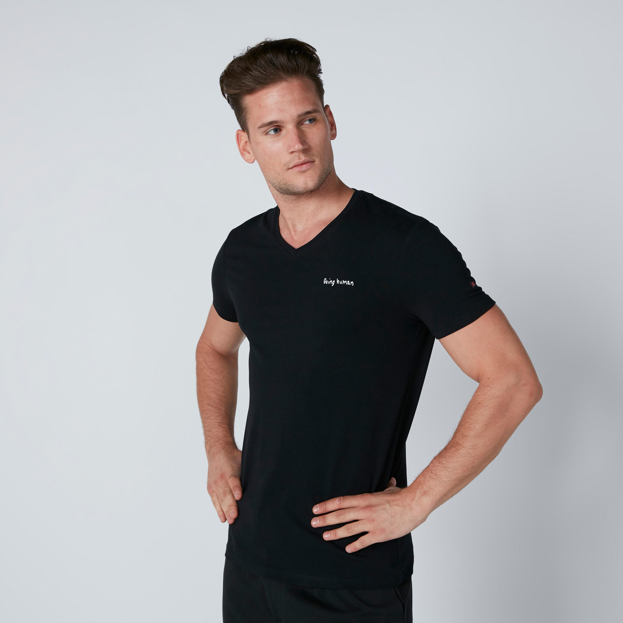 تيشيرت بياقة V وأكمام قصيرة من بيينج هيومان-men-clothing-tshirtsandpolos-tshirts-image-1