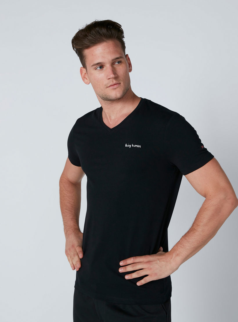 تيشيرت بياقة V وأكمام قصيرة من بيينج هيومان-men-clothing-tshirtsandpolos-tshirts-image-1