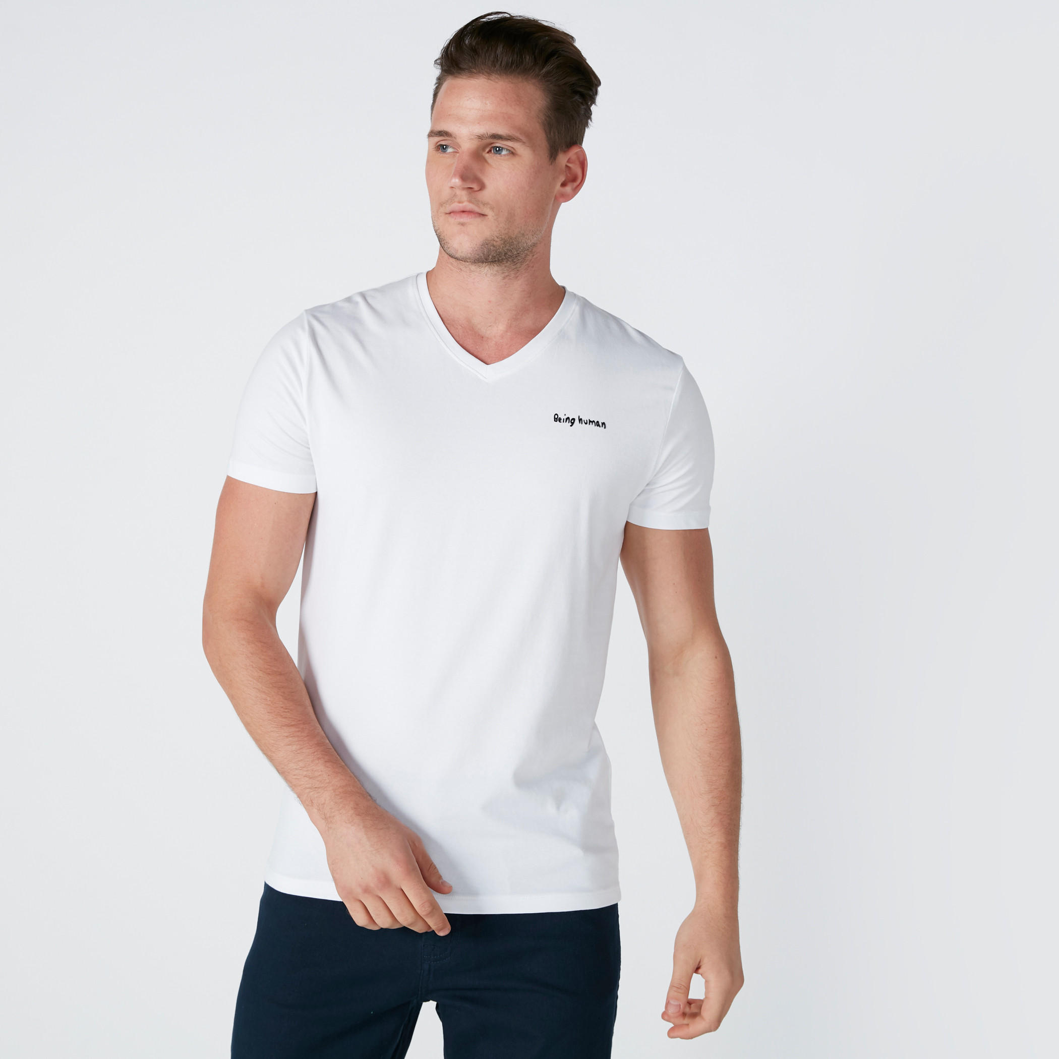 تيشيرت بياقة V وأكمام قصيرة من بيينج هيومان-men-clothing-tshirtsandpolos-tshirts-image-1