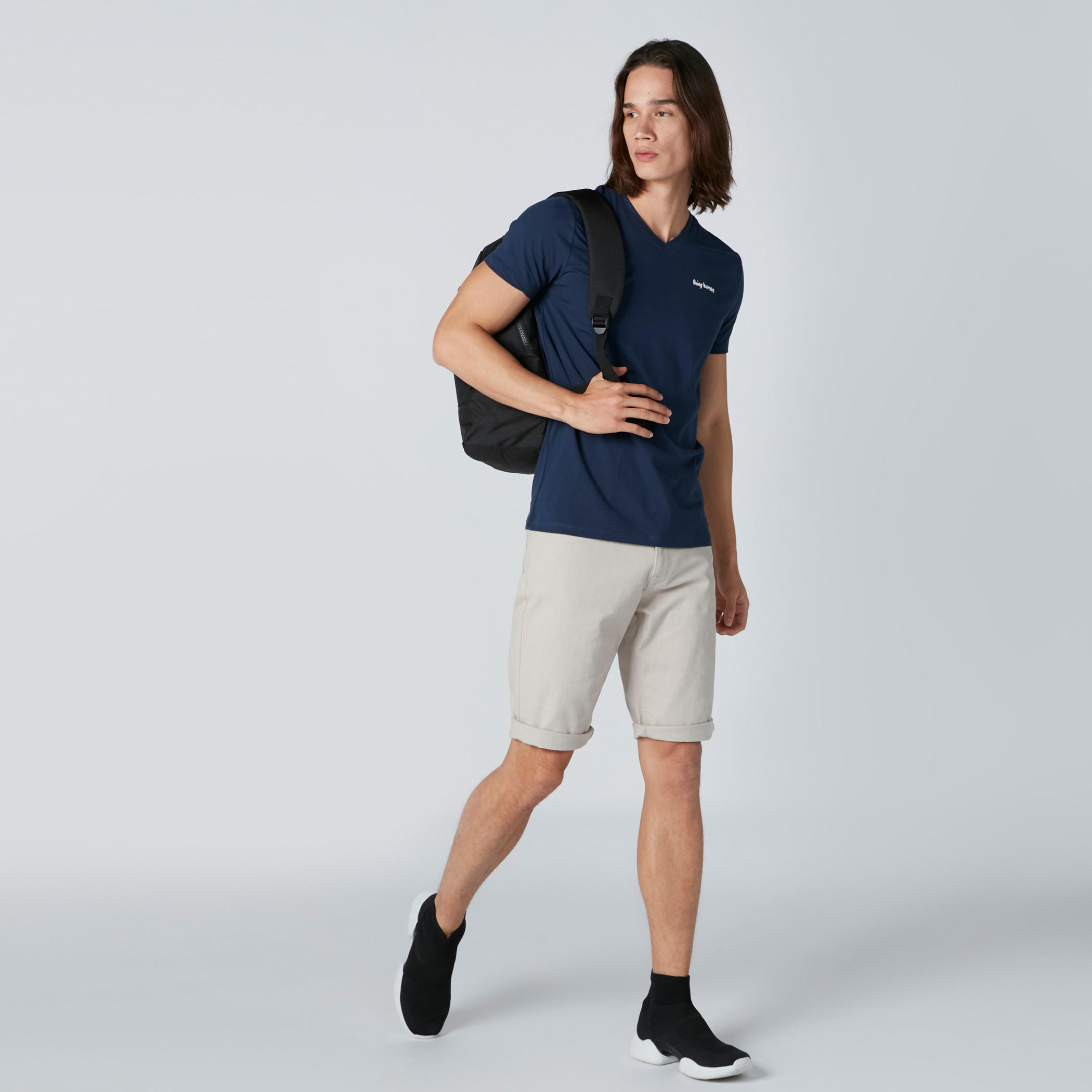تيشيرت بياقة V وأكمام قصيرة من بيينج هيومان-men-clothing-tshirtsandpolos-tshirts-image-3