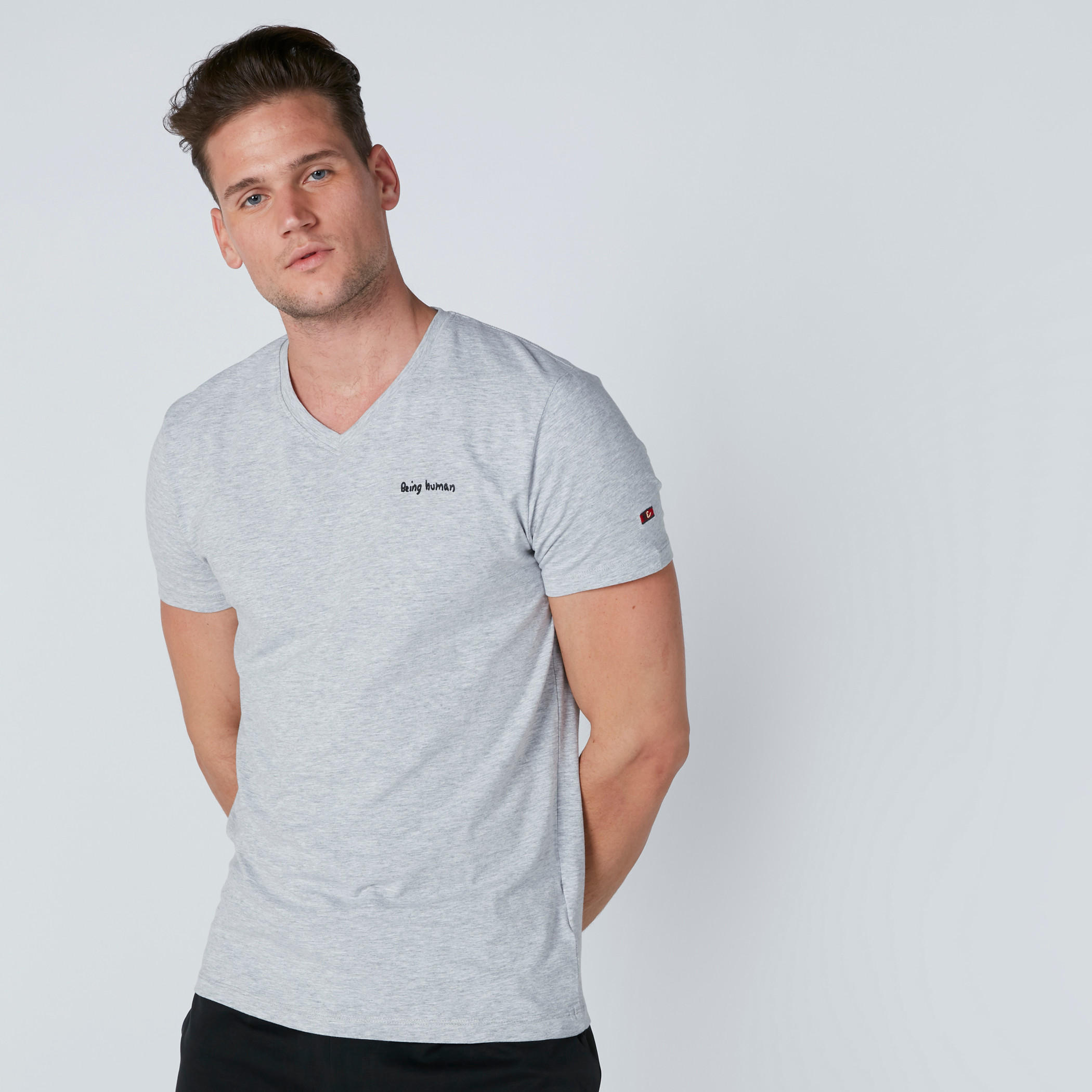 تيشيرت بياقة V وأكمام قصيرة من بيينج هيومان-men-clothing-tshirtsandpolos-tshirts-image-1