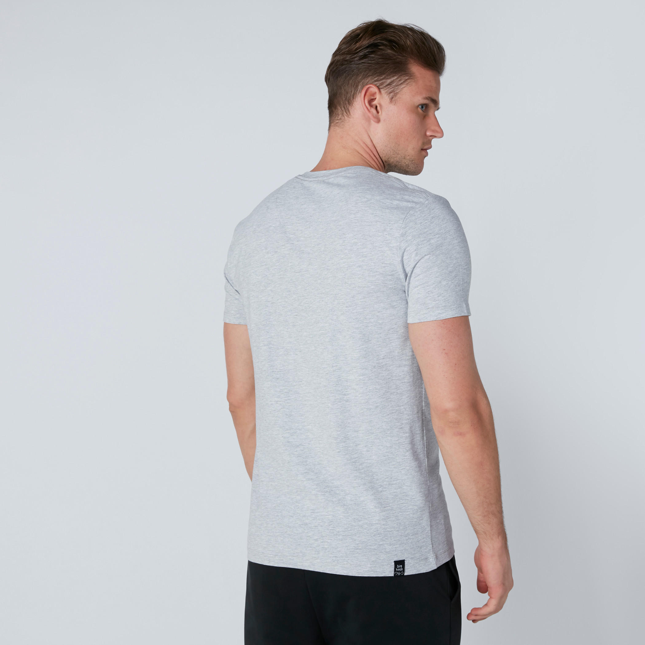 تيشيرت بياقة V وأكمام قصيرة من بيينج هيومان-men-clothing-tshirtsandpolos-tshirts-image-2