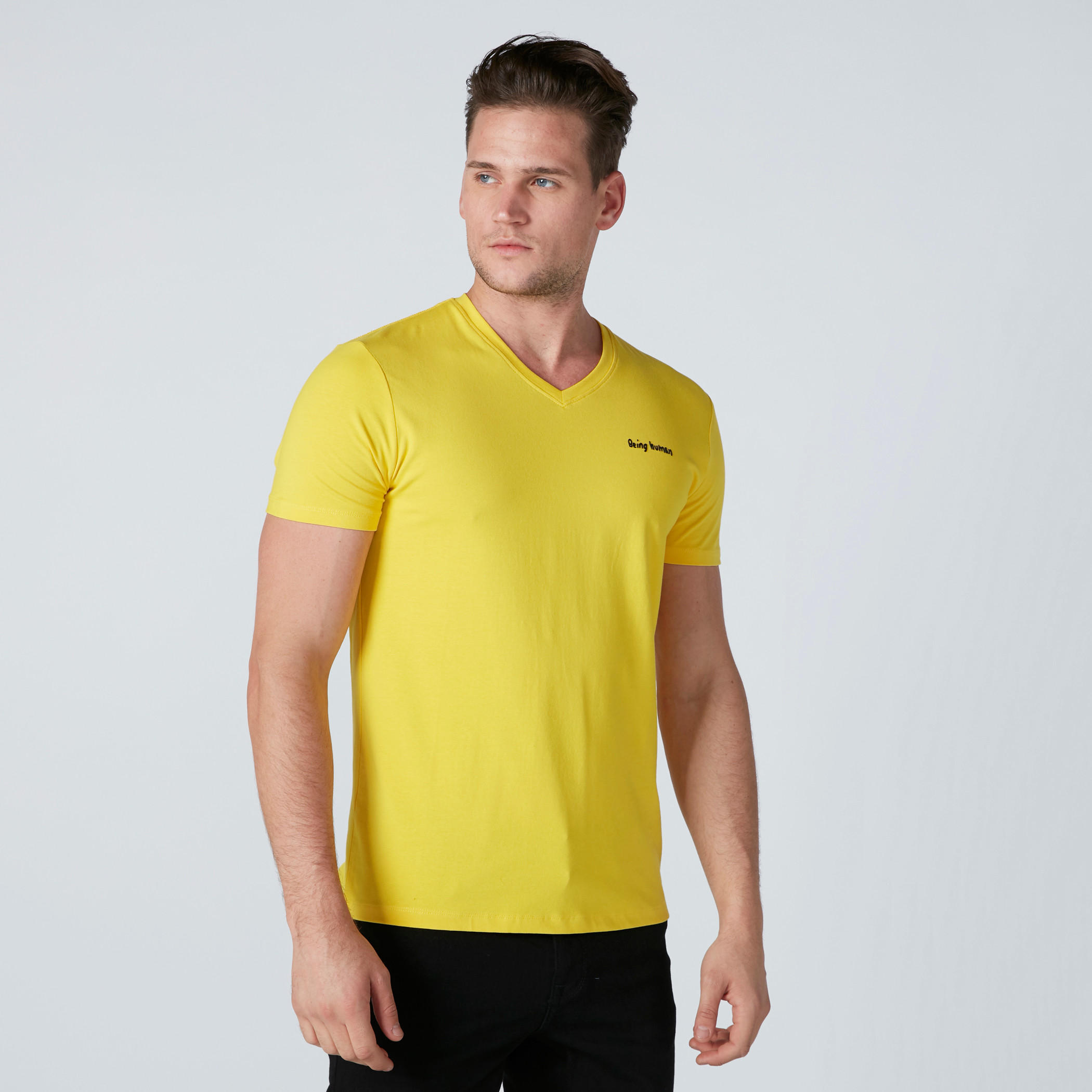 تيشيرت بياقة V وأكمام قصيرة من بيينج هيومان-men-clothing-tshirtsandpolos-tshirts-image-1
