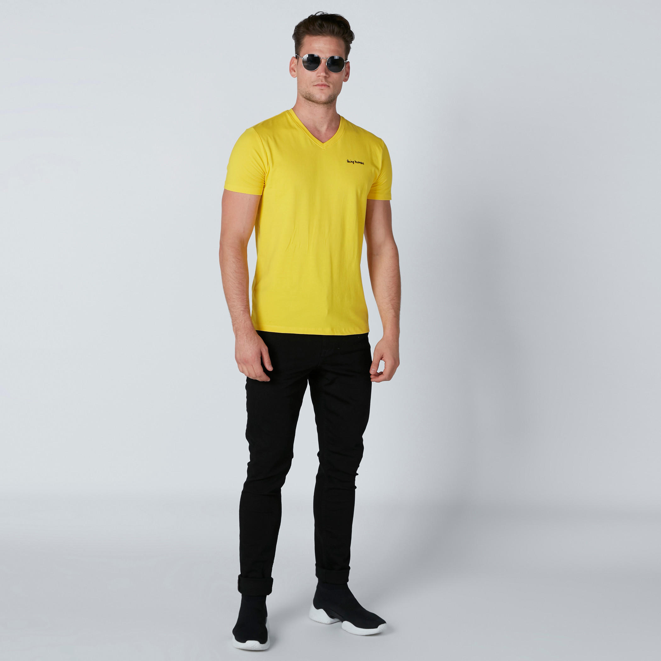 تيشيرت بياقة V وأكمام قصيرة من بيينج هيومان-men-clothing-tshirtsandpolos-tshirts-image-3