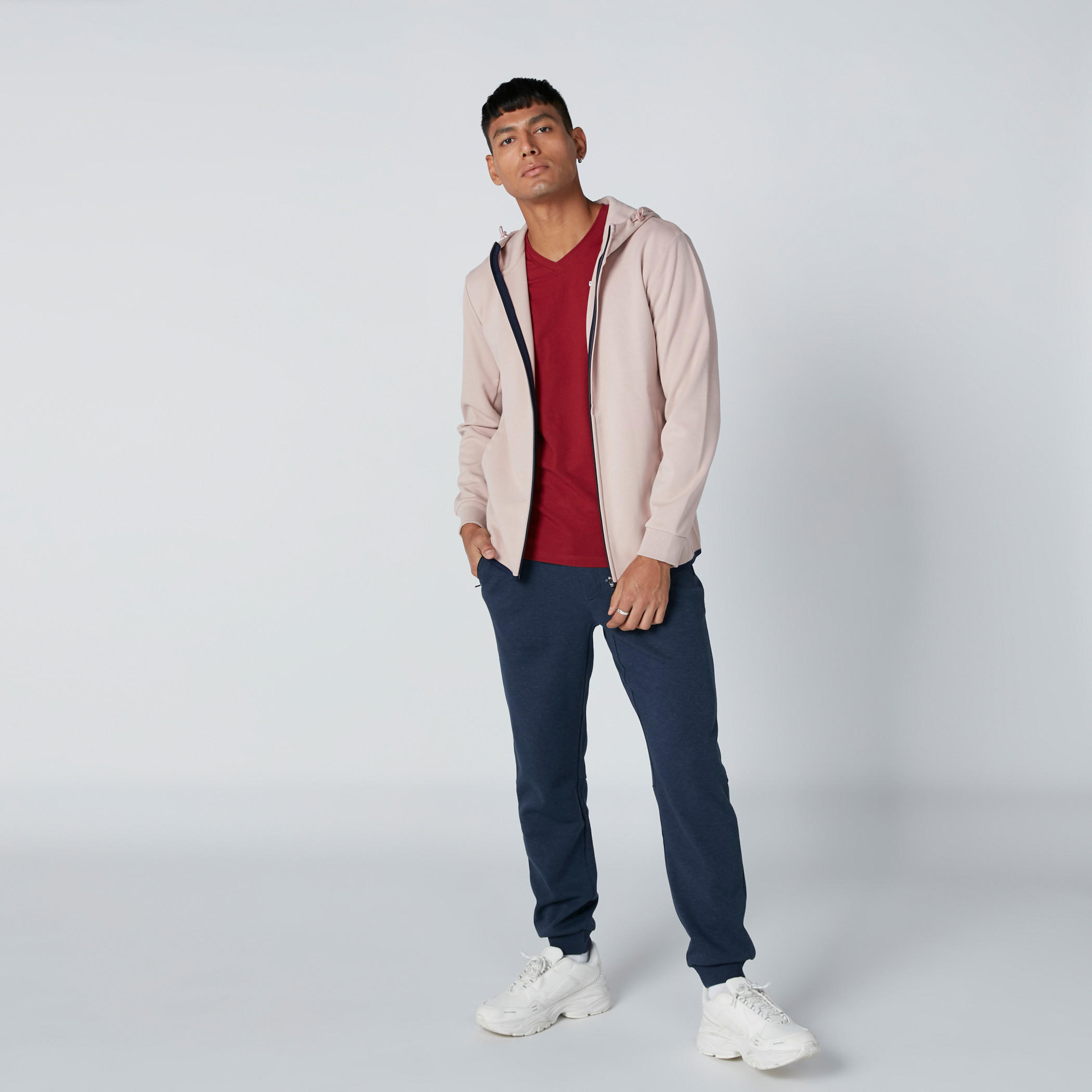 تيشيرت بياقة V وأكمام قصيرة من بيينج هيومان-men-clothing-tshirtsandpolos-tshirts-image-3