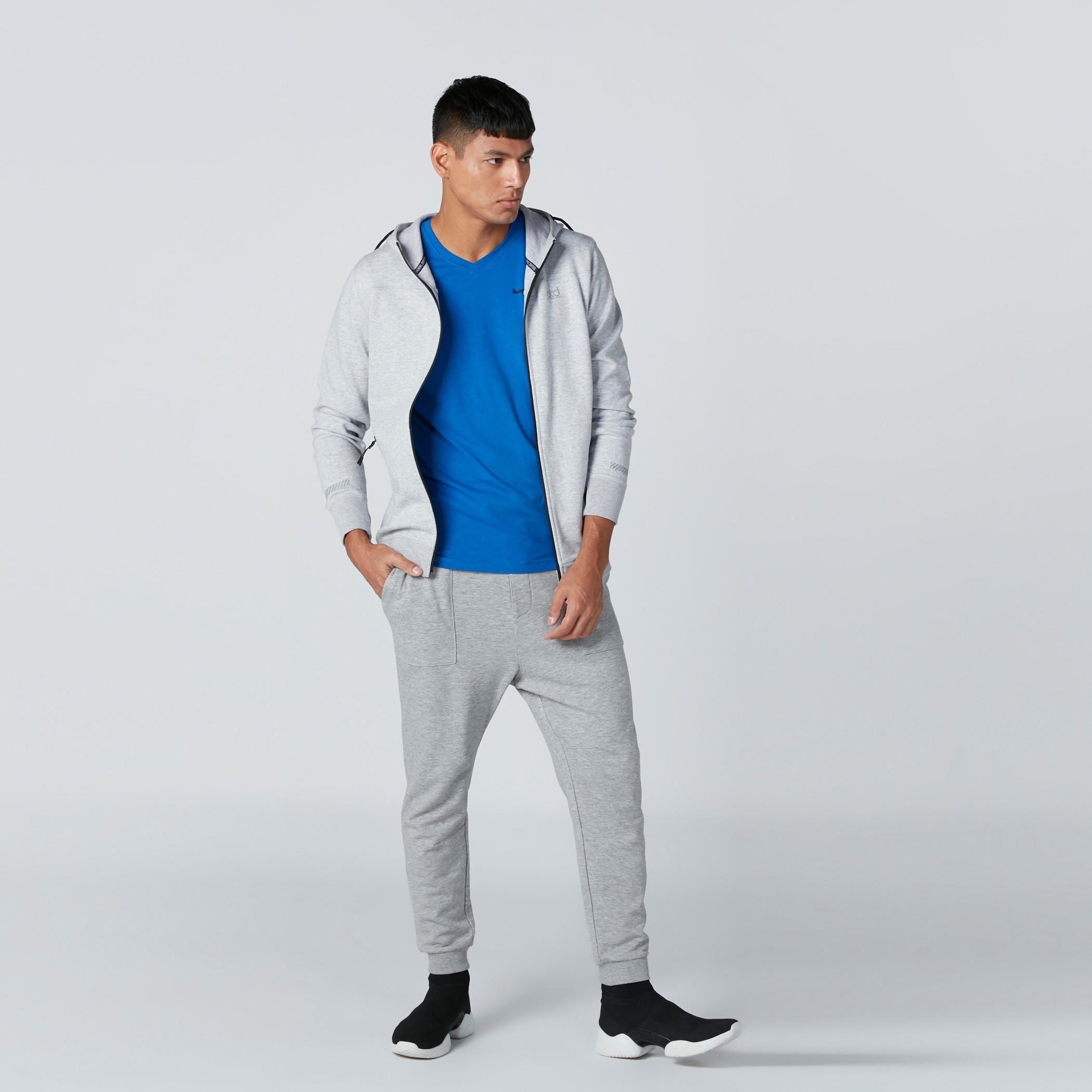 تيشيرت بياقة V وأكمام قصيرة من بيينج هيومان-men-clothing-tshirtsandpolos-tshirts-image-3