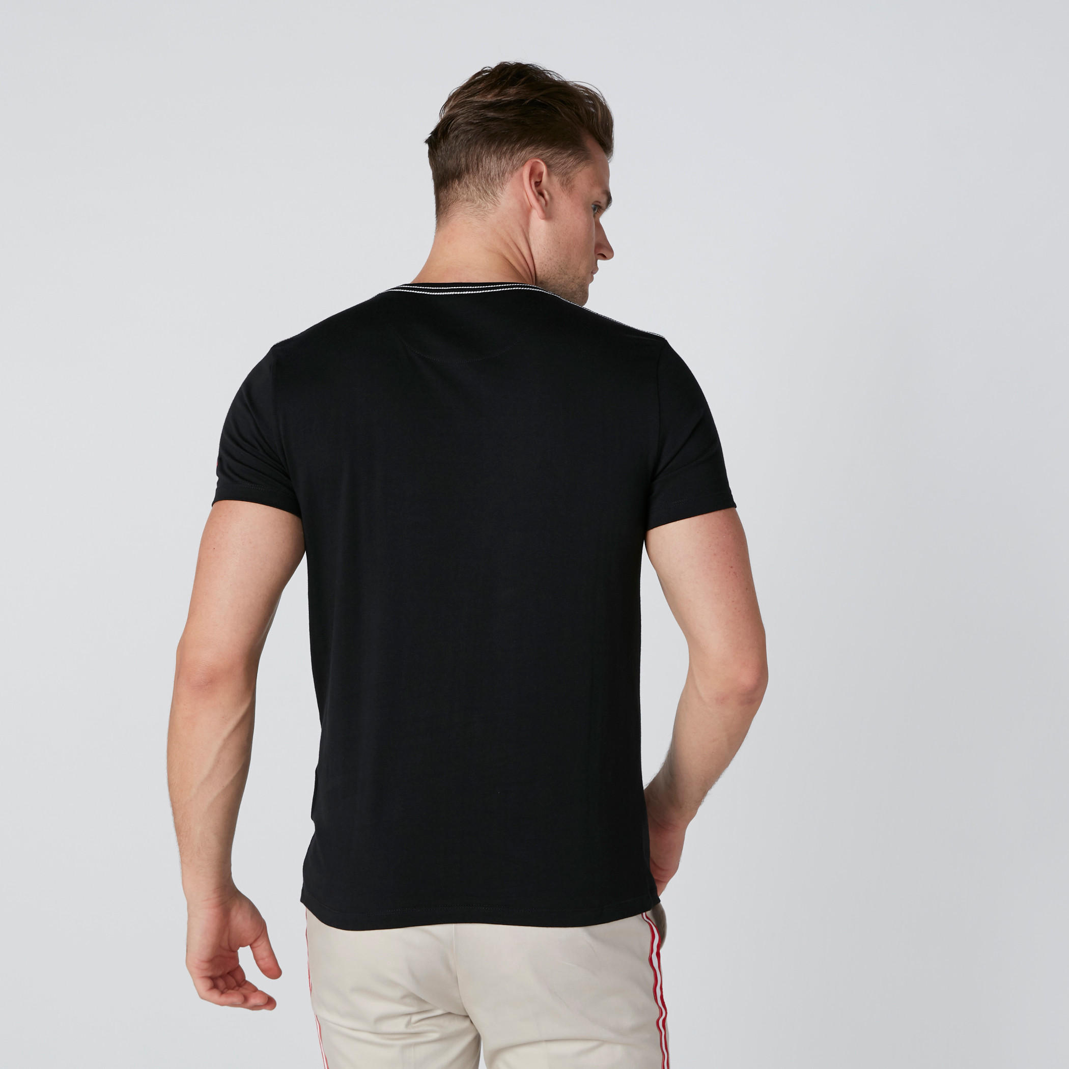 تيشيرت بياقة ضيّقة وطبعات بيينج هيومان-men-clothing-tshirtsandpolos-tshirts-image-2