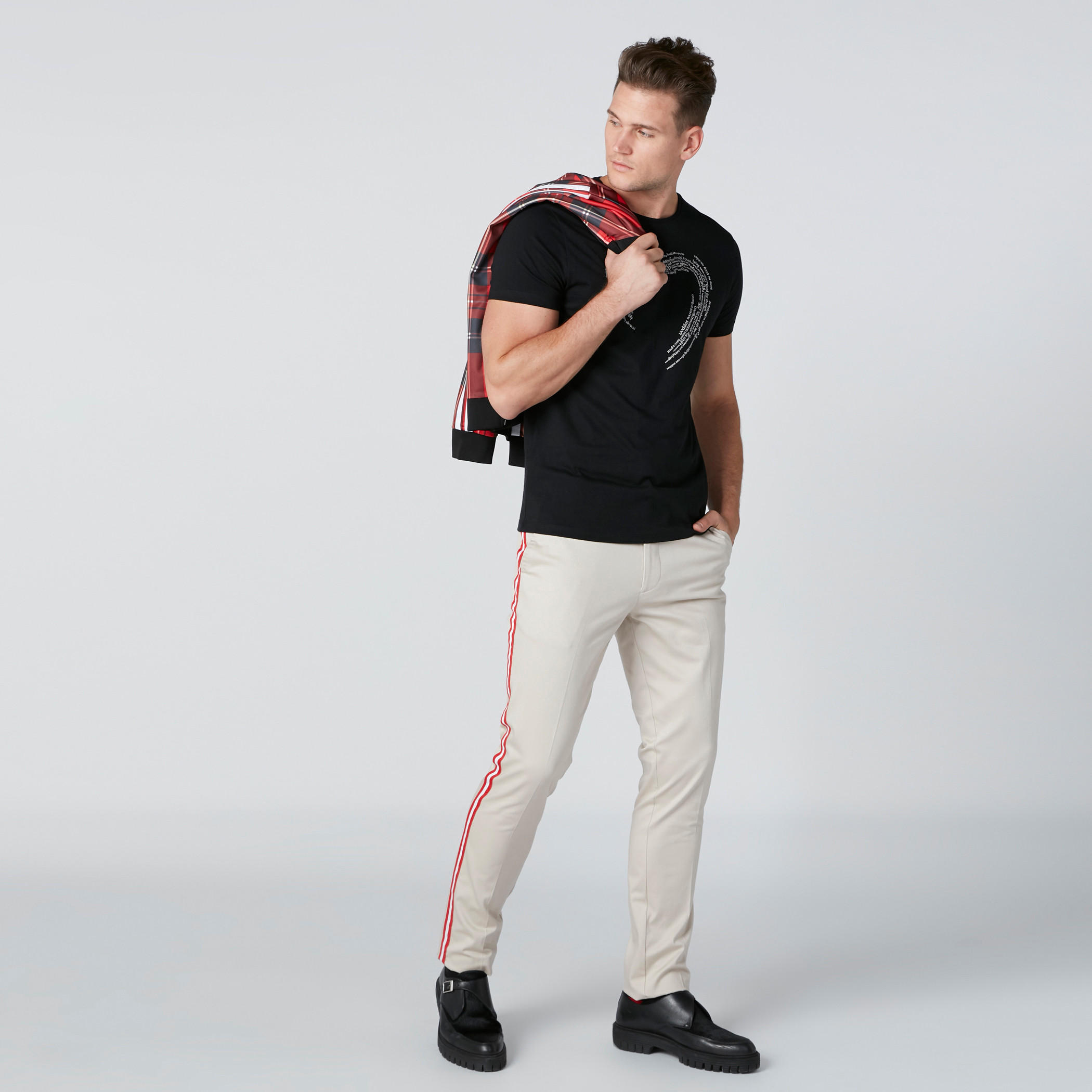تيشيرت بياقة ضيّقة وطبعات بيينج هيومان-men-clothing-tshirtsandpolos-tshirts-image-3