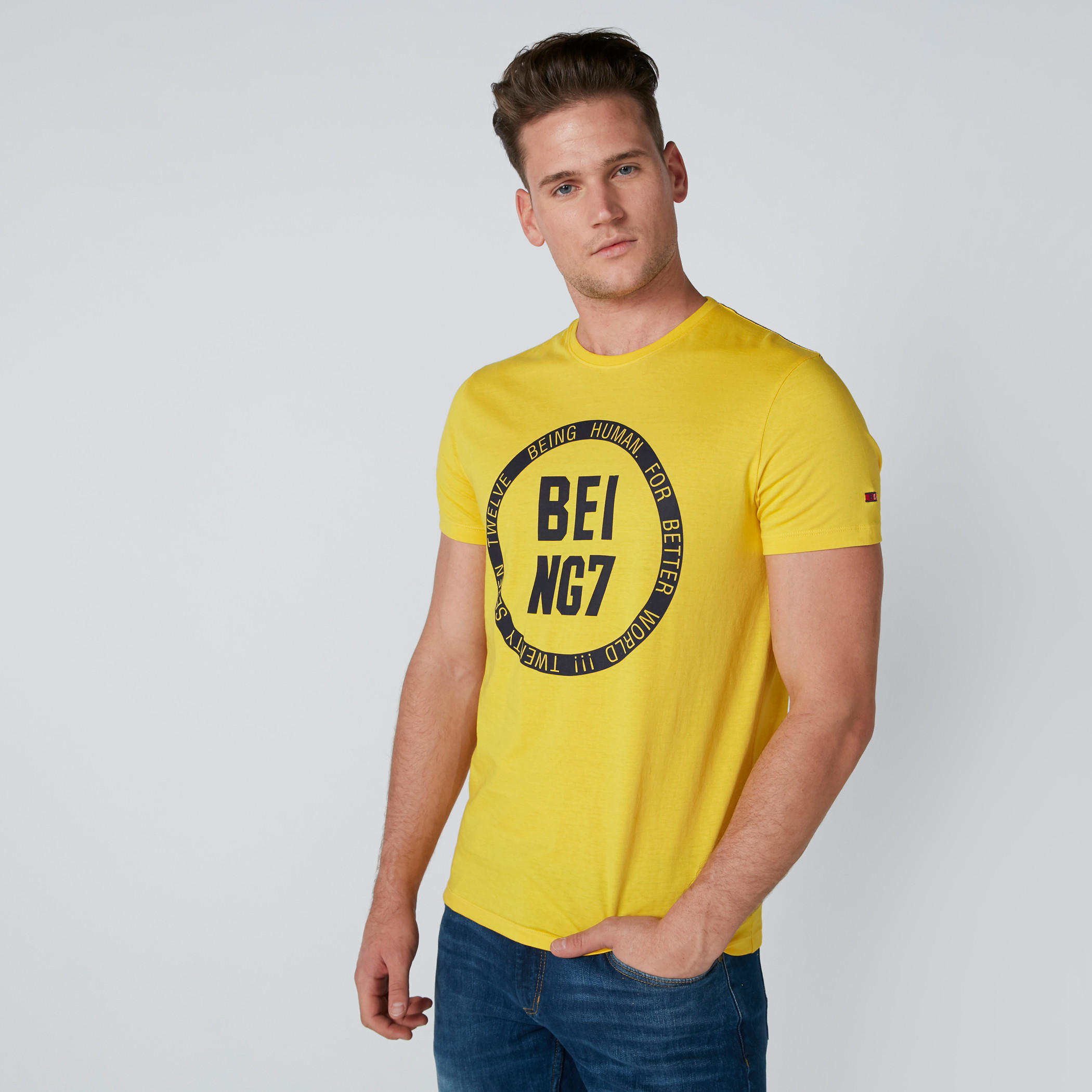 تيشيرت بطبعات وياقة ضيقة وأكمام قصيرة من بيينج هيومان-men-clothing-tshirtsandpolos-tshirts-image-4