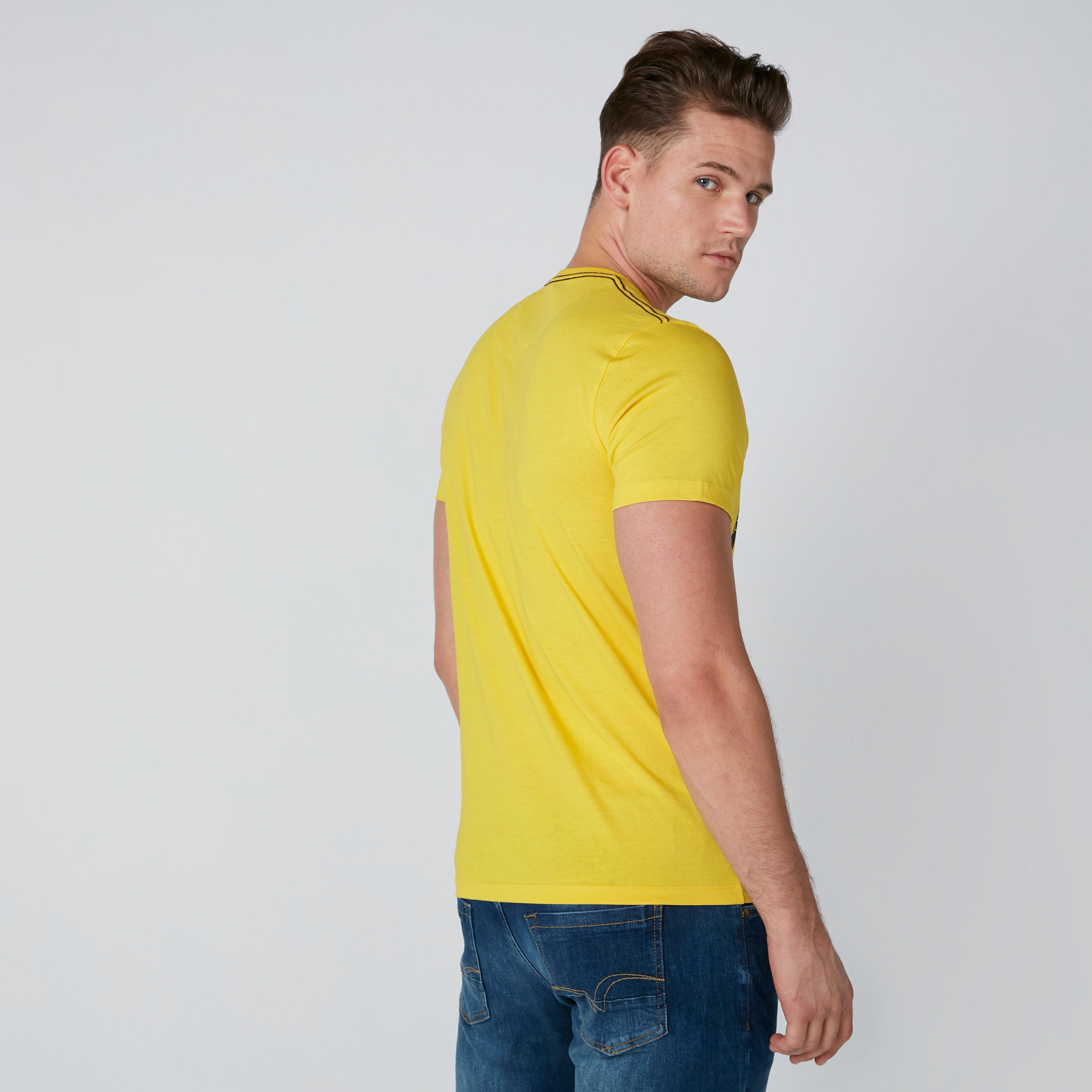 تيشيرت بطبعات وياقة ضيقة وأكمام قصيرة من بيينج هيومان-men-clothing-tshirtsandpolos-tshirts-image-3
