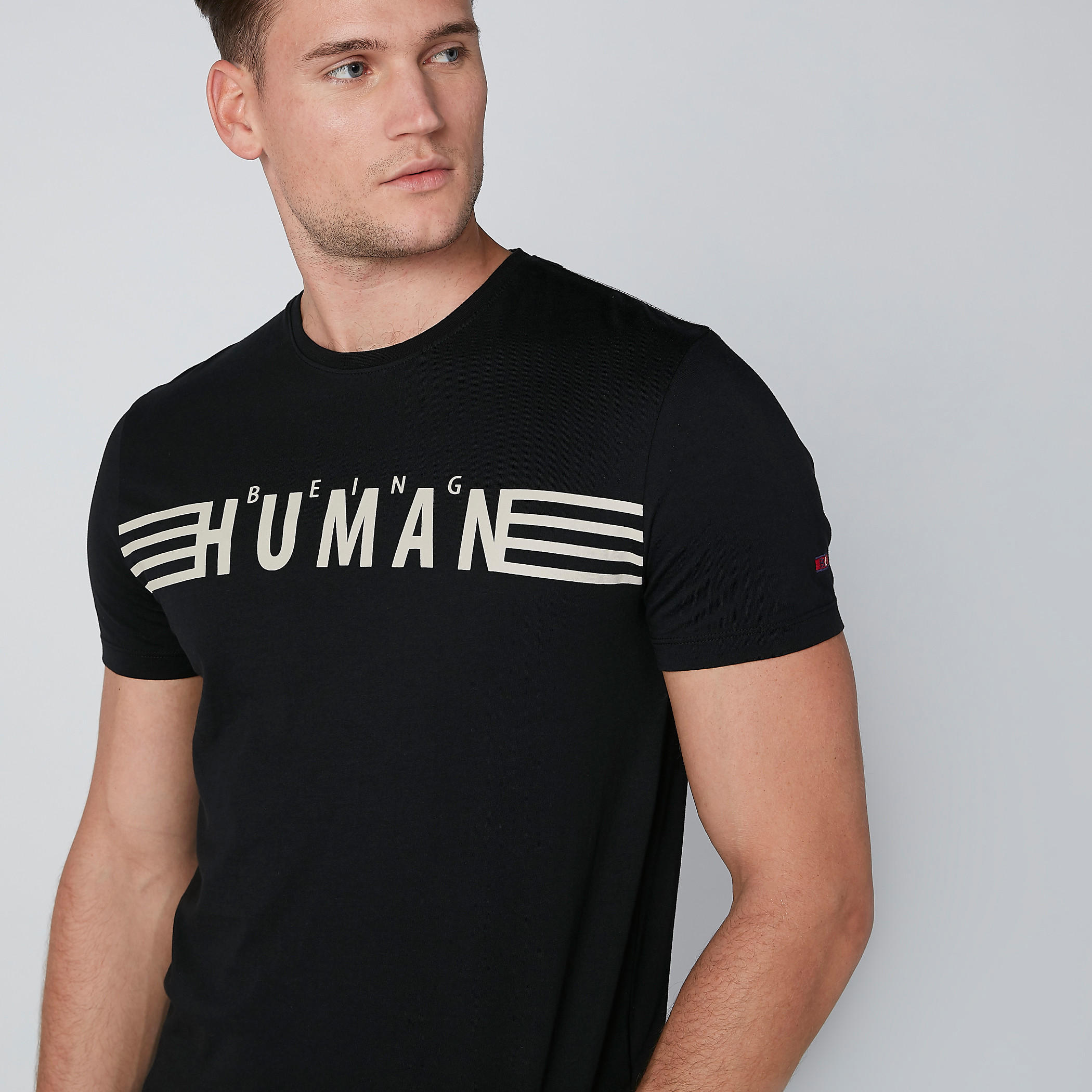 تيشيرت بطبعات بيينج هيومان بياقة ضيقة وقصّة سليم فيت-men-clothing-tshirtsandpolos-tshirts-image-4