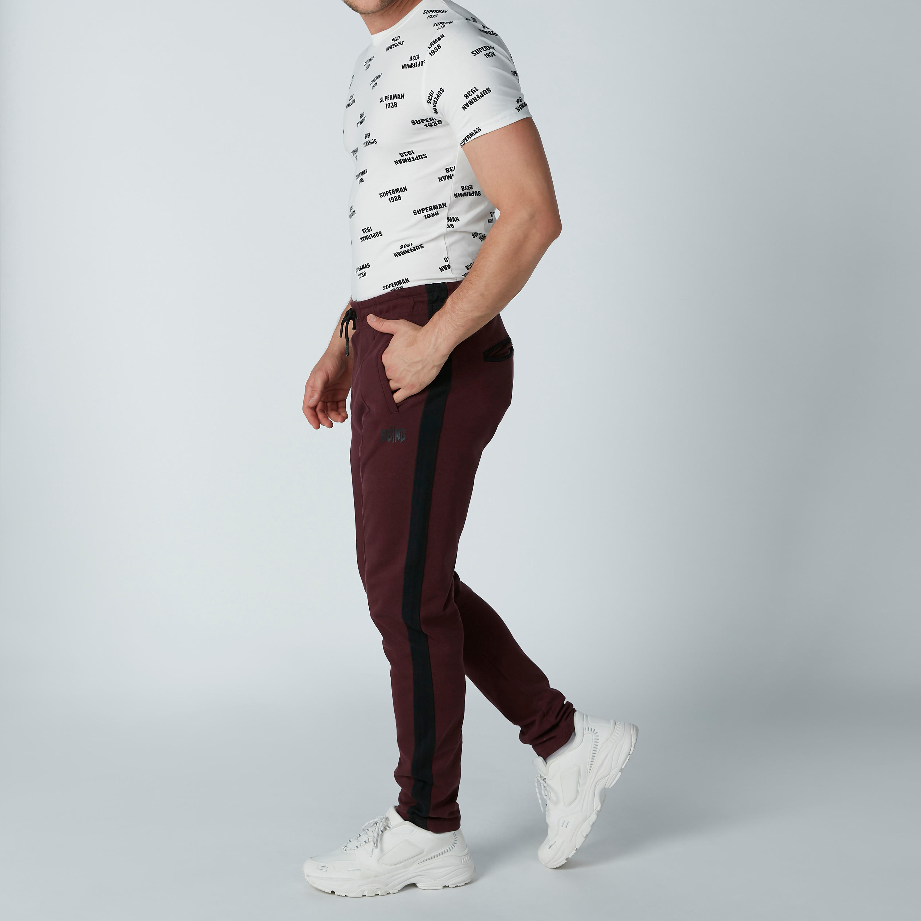 بنطال بقصّة عاديّة وخصر متوسط الارتفاع وشرائط جانبية من بيينج هيومان-men-clothing-bottoms-trousersandchinos-trousers-image-1