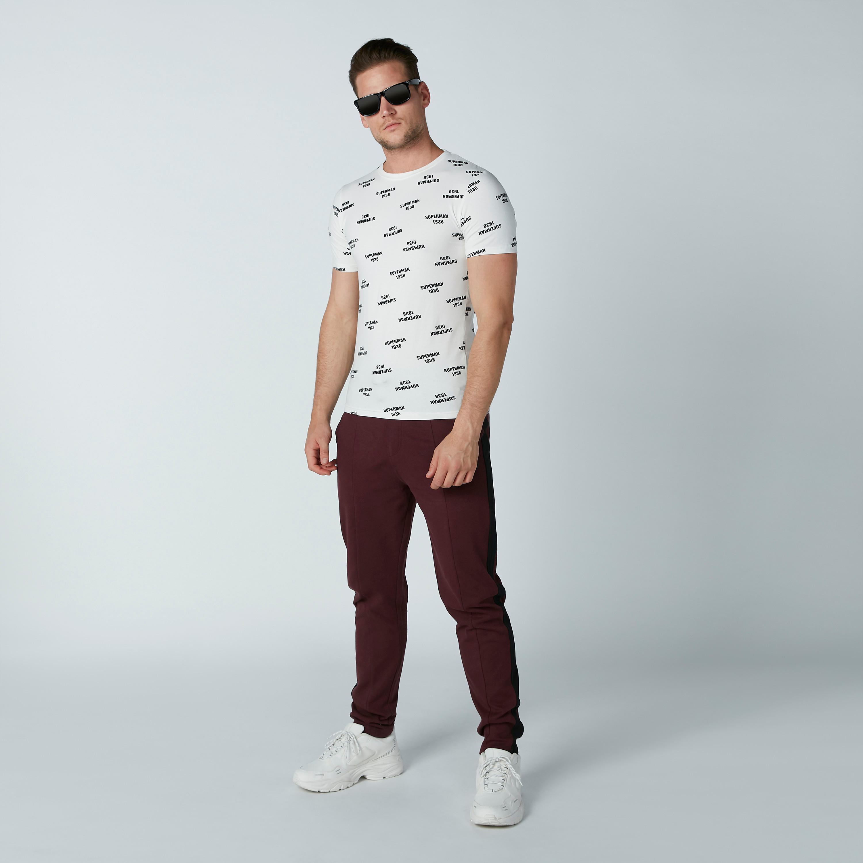 بنطال بقصّة عاديّة وخصر متوسط الارتفاع وشرائط جانبية من بيينج هيومان-men-clothing-bottoms-trousersandchinos-trousers-image-2