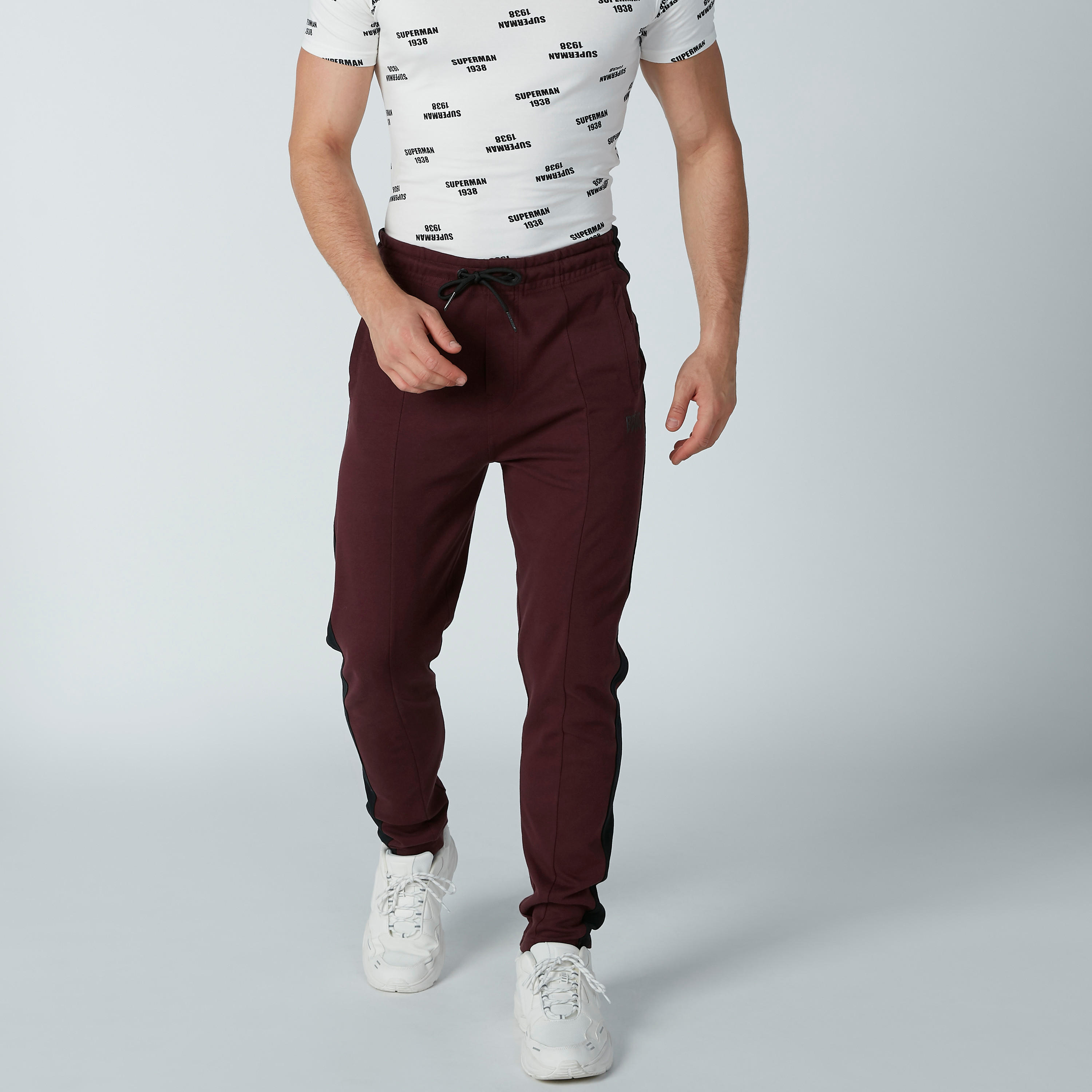 بنطال بقصّة عاديّة وخصر متوسط الارتفاع وشرائط جانبية من بيينج هيومان-men-clothing-bottoms-trousersandchinos-trousers-image-4