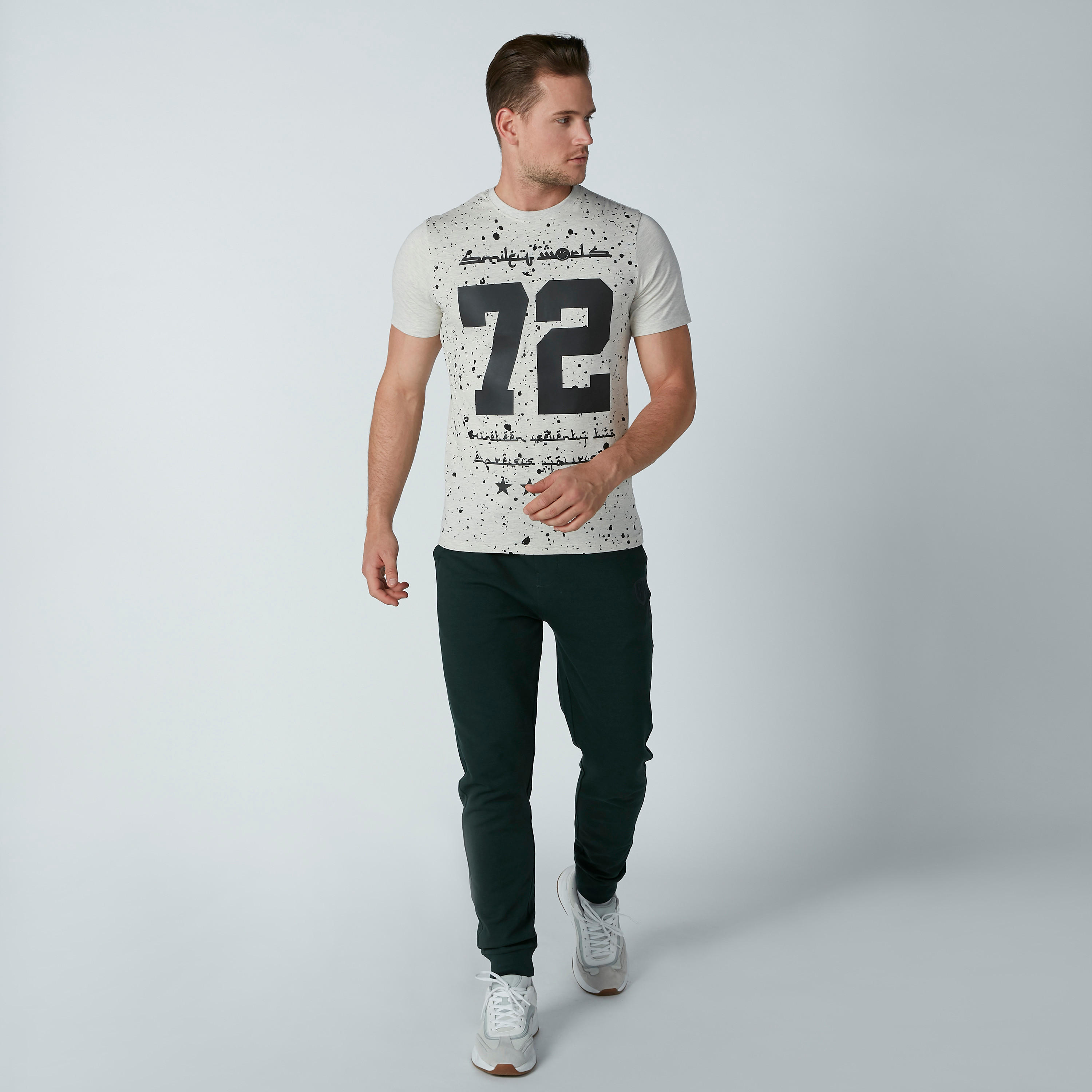 بنطال رياضي طويل بقصّة عاديّة وخصر متوسط الارتفاع من بيينج هيومان-men-clothing-bottoms-joggers-image-2