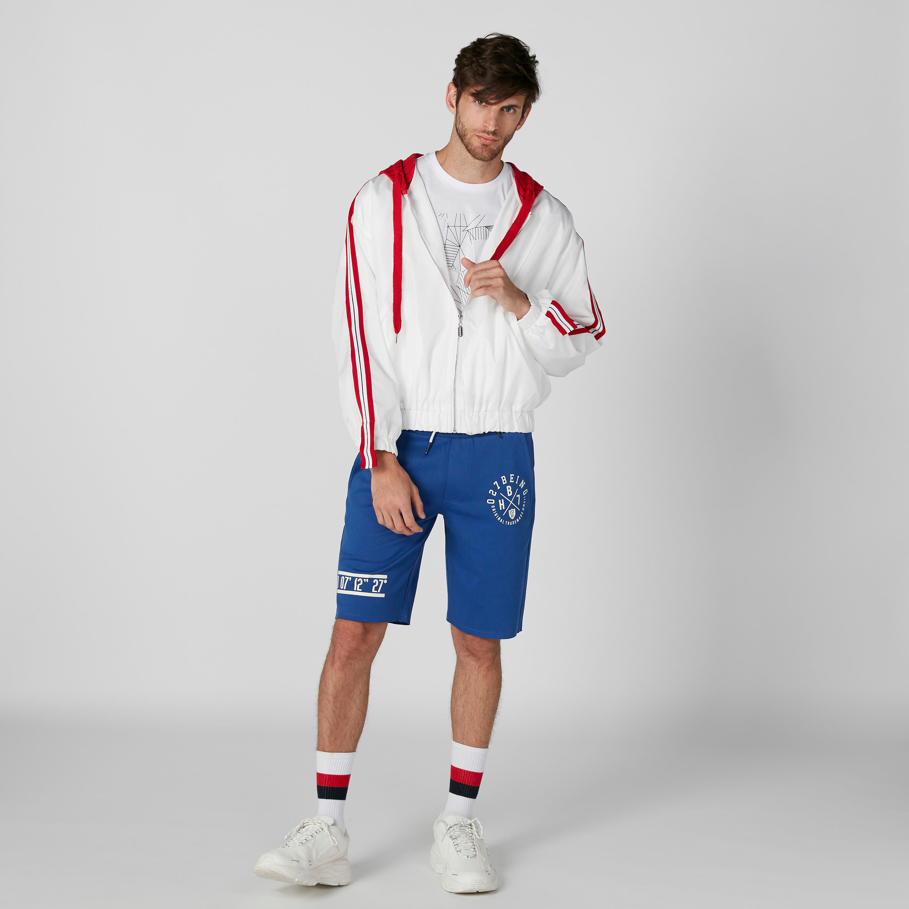 شورت بقصّة عادية وخصر متوسط الارتفاع وجيوب وطبعات بيينج هيومان-men-clothing-bottoms-shorts-image-1