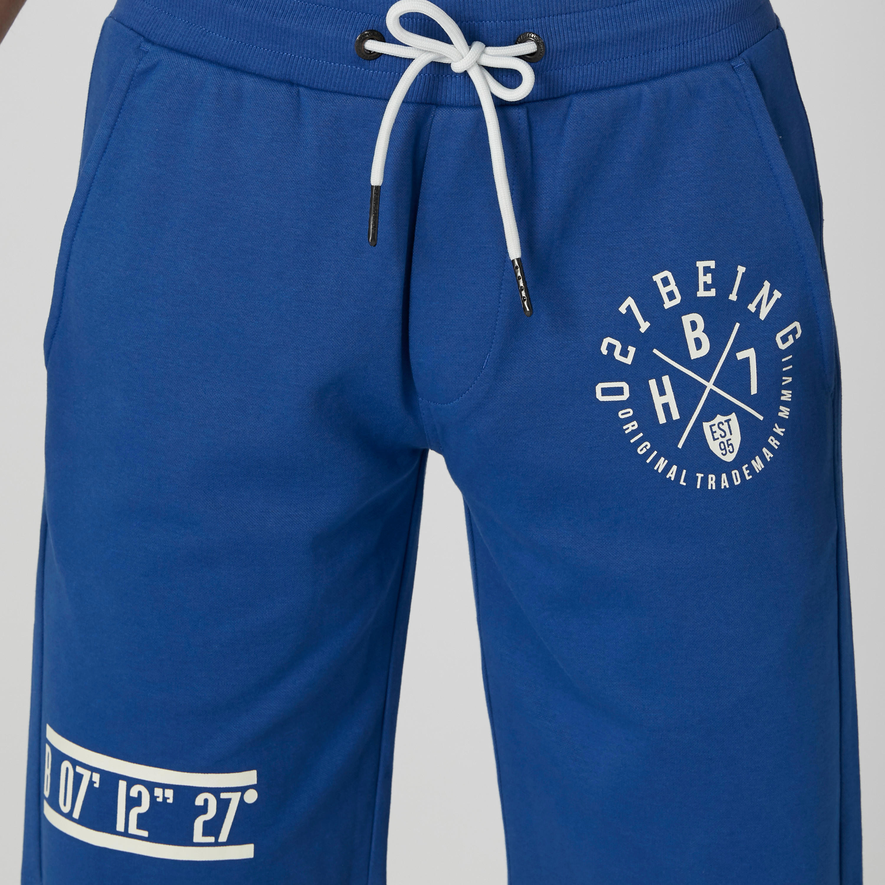 شورت بقصّة عادية وخصر متوسط الارتفاع وجيوب وطبعات بيينج هيومان-men-clothing-bottoms-shorts-image-5