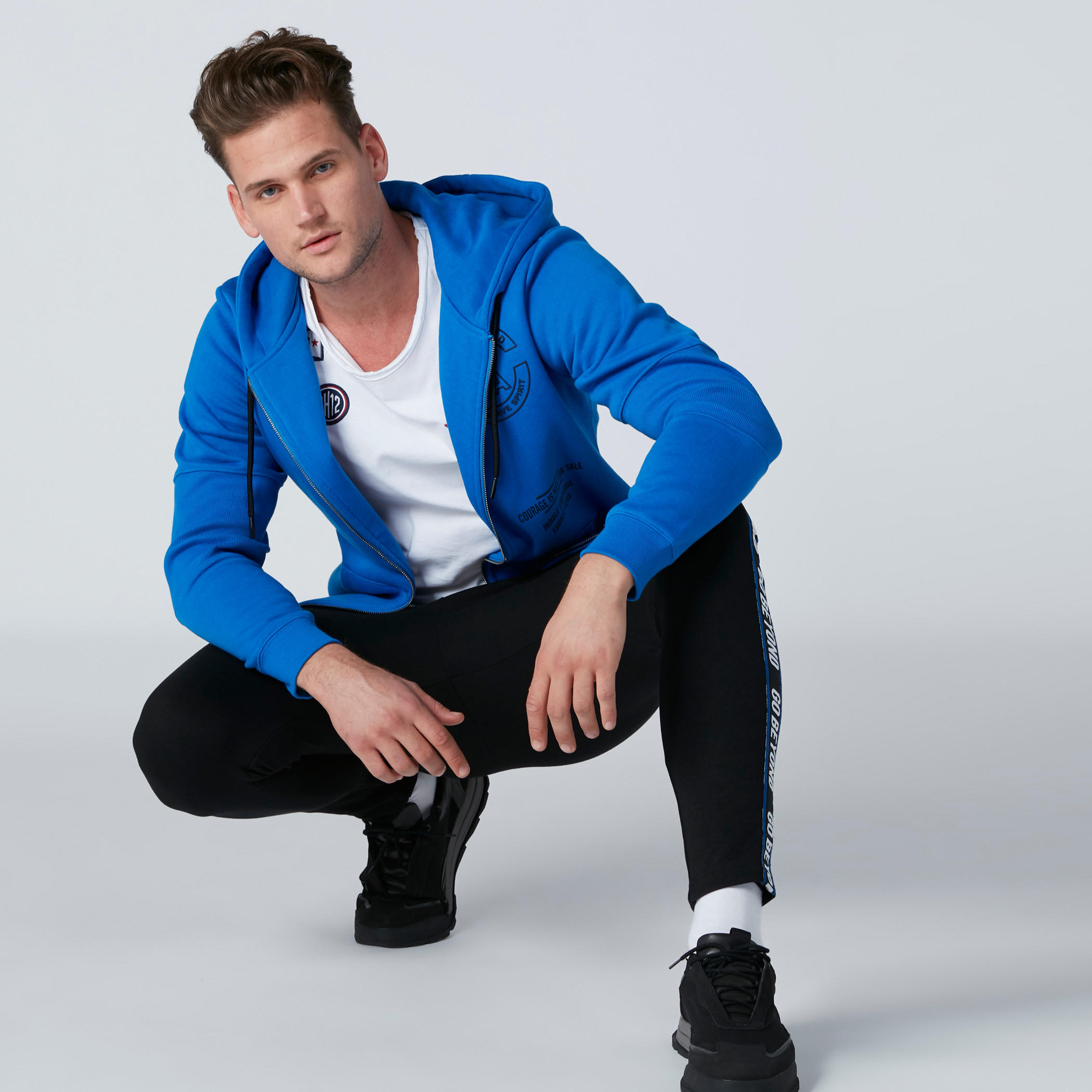 تيشيرت بأكمام قصيرة وتزيينات بيينج هيومن-men-clothing-tshirtsandpolos-tshirts-image-1