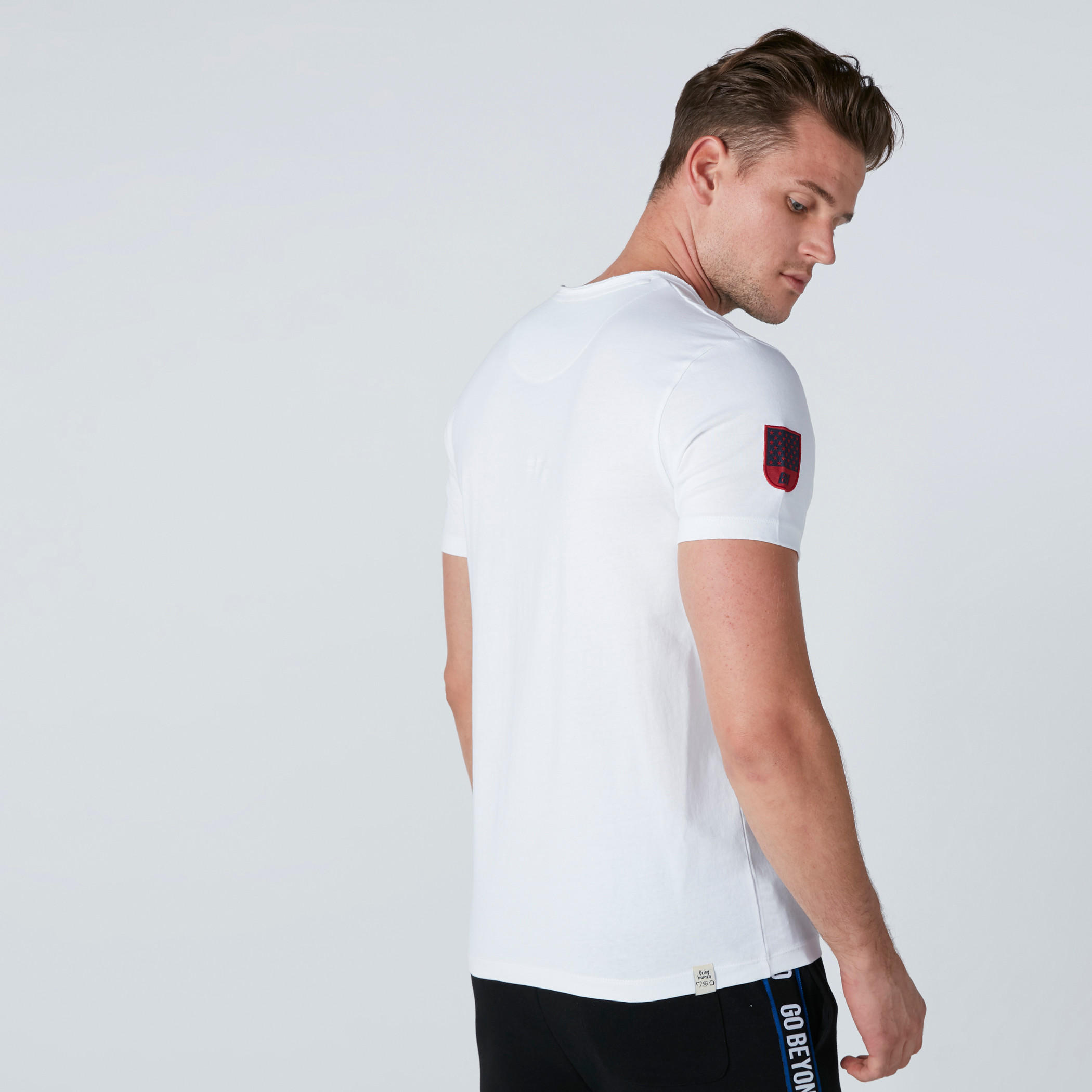 تيشيرت بأكمام قصيرة وتزيينات بيينج هيومن-men-clothing-tshirtsandpolos-tshirts-image-2