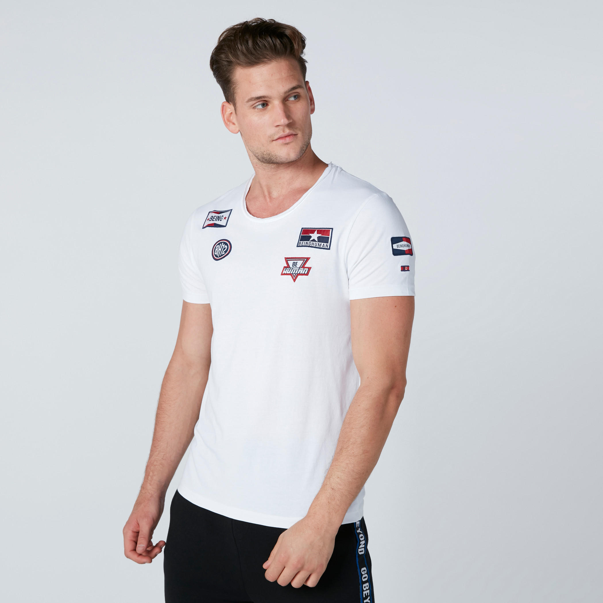 تيشيرت بأكمام قصيرة وتزيينات بيينج هيومن-men-clothing-tshirtsandpolos-tshirts-image-3